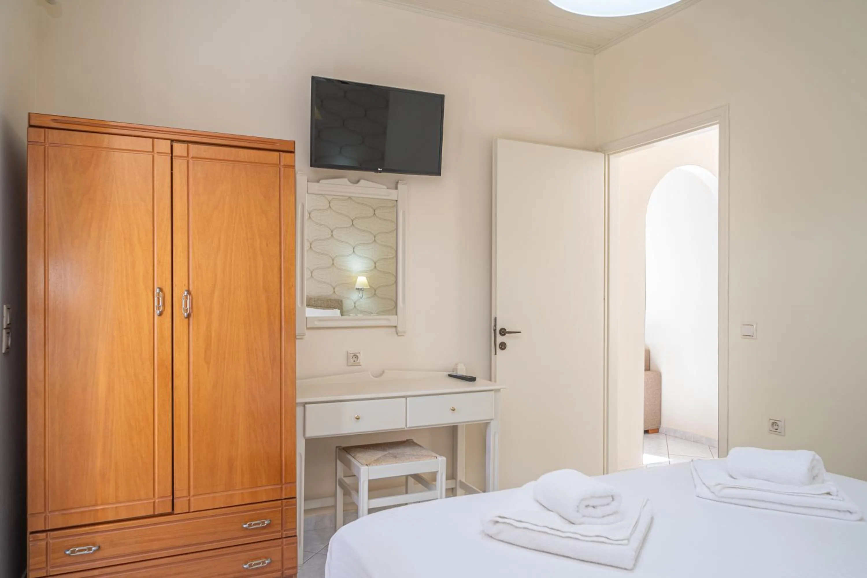 wardrobe, Bed in Panoramic Sunset