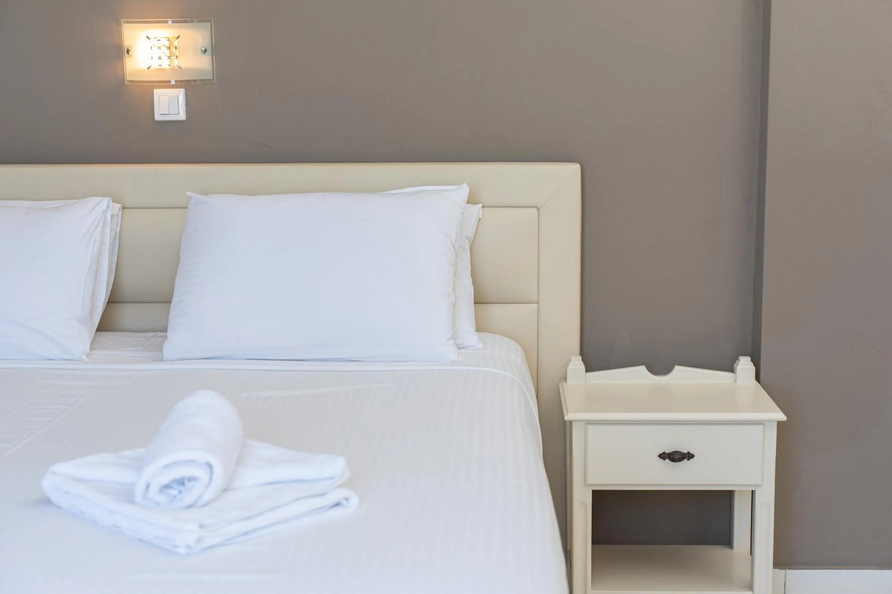 Bedroom, Bed in Panoramic Sunset