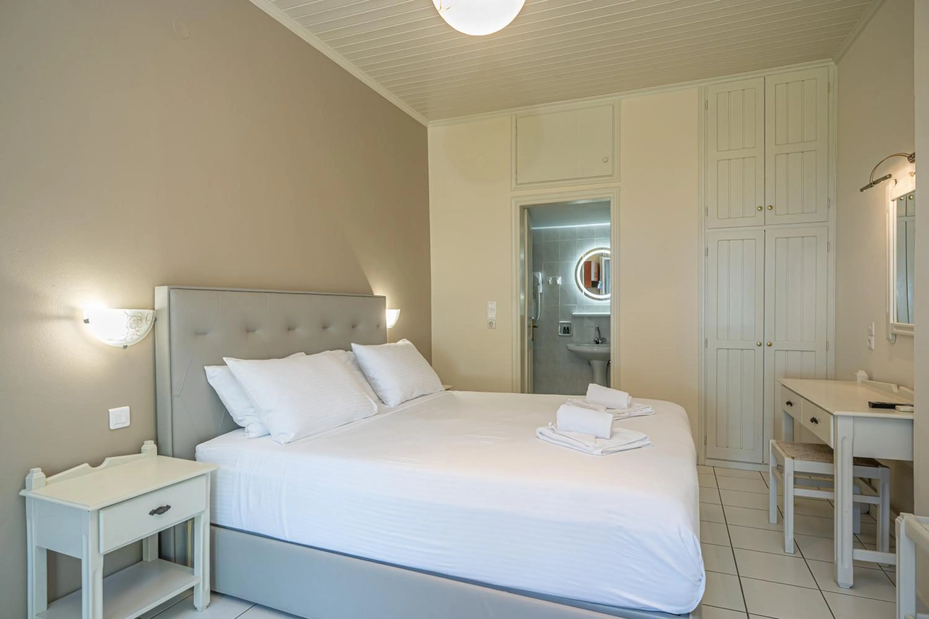 Bedroom, Bed in Panoramic Sunset