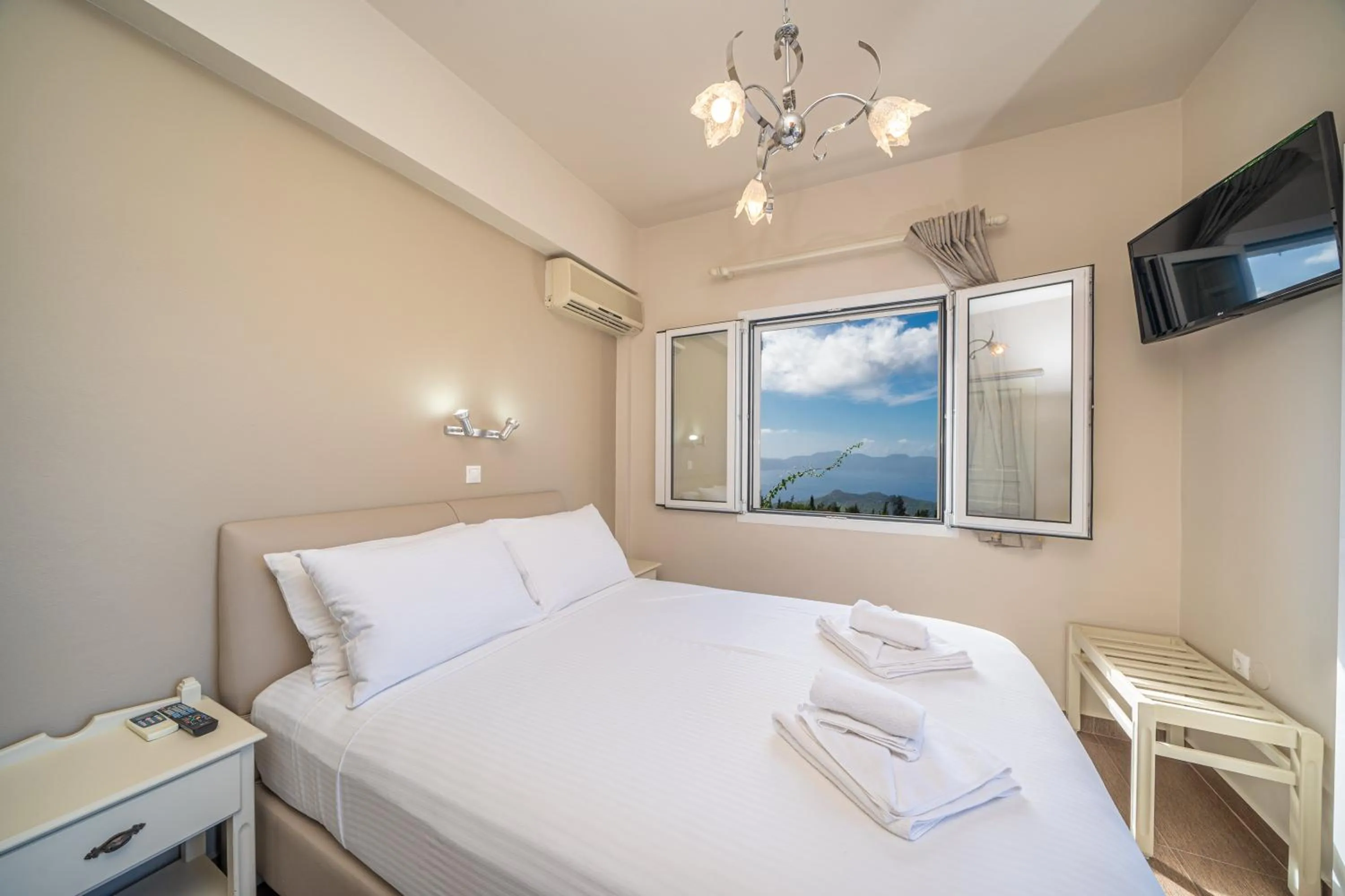 Bedroom, Bed in Panoramic Sunset