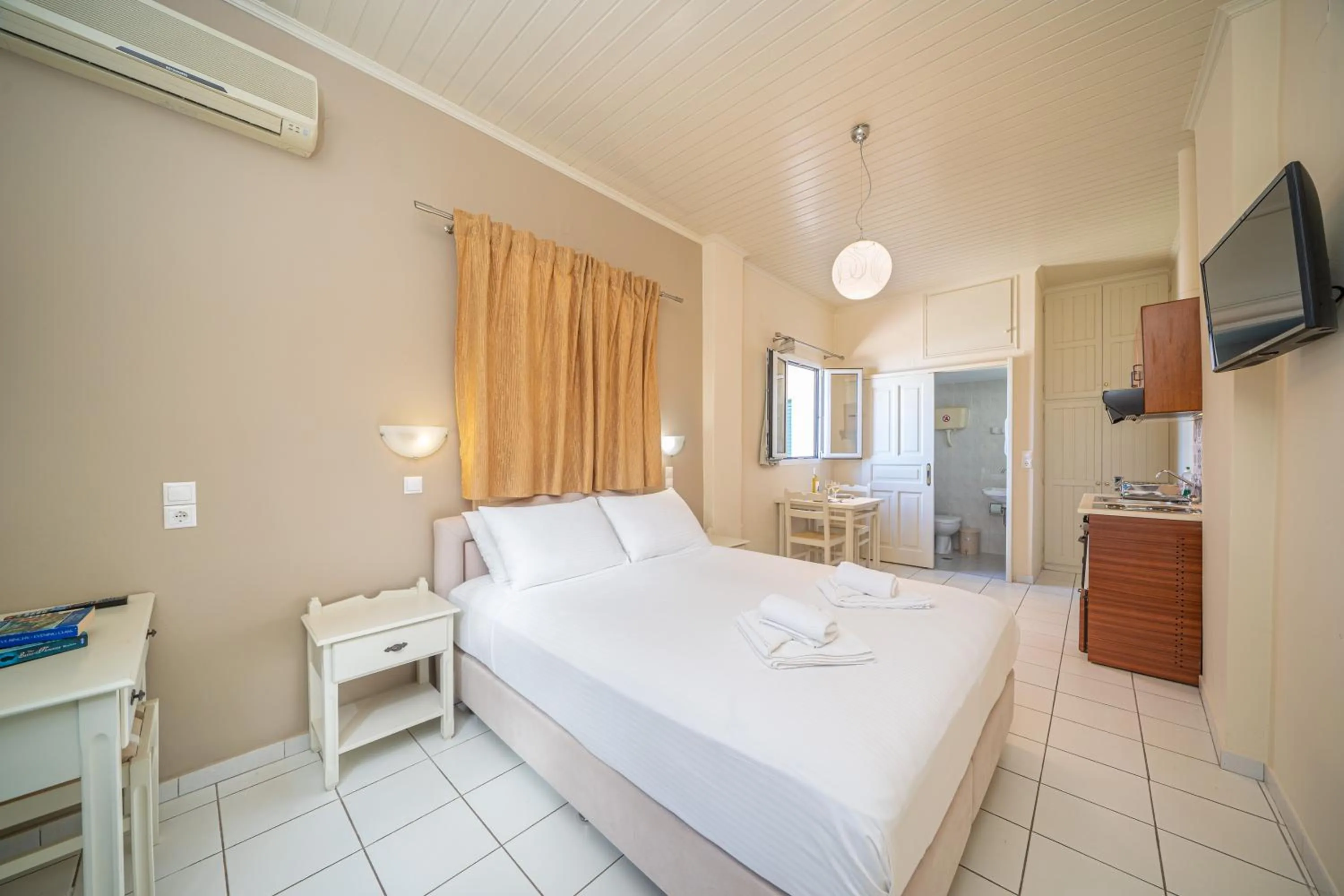 Bedroom, Bed in Panoramic Sunset