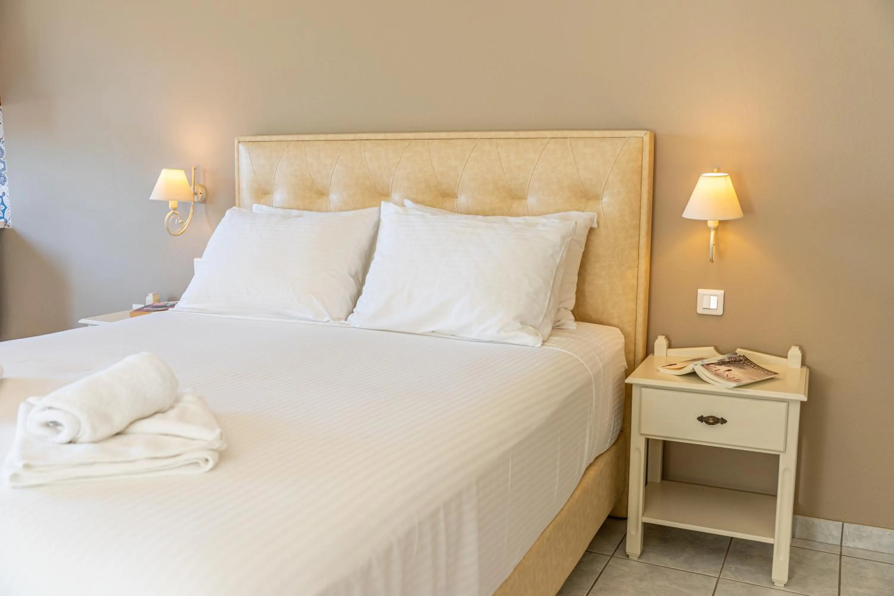 Bedroom, Bed in Panoramic Sunset