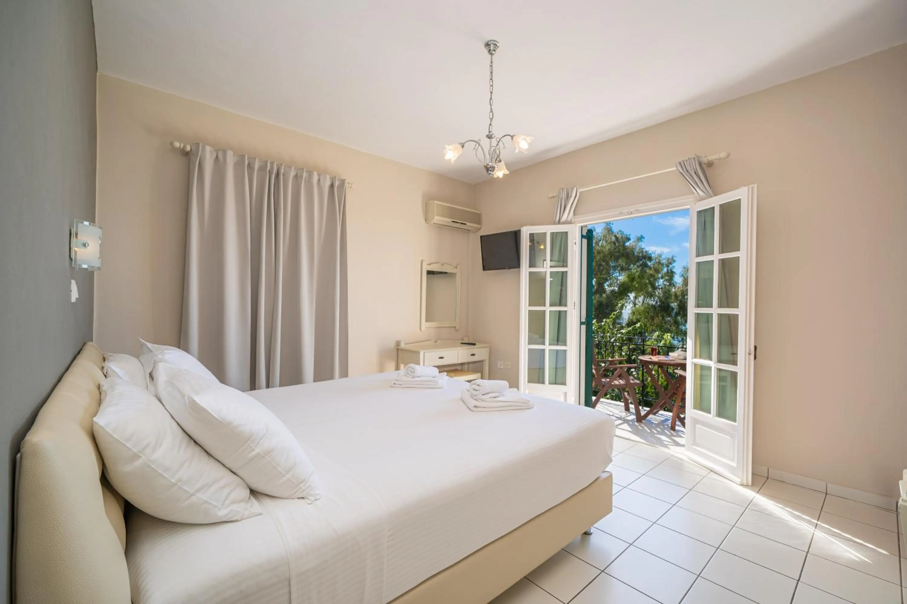 Bedroom, Bed in Panoramic Sunset