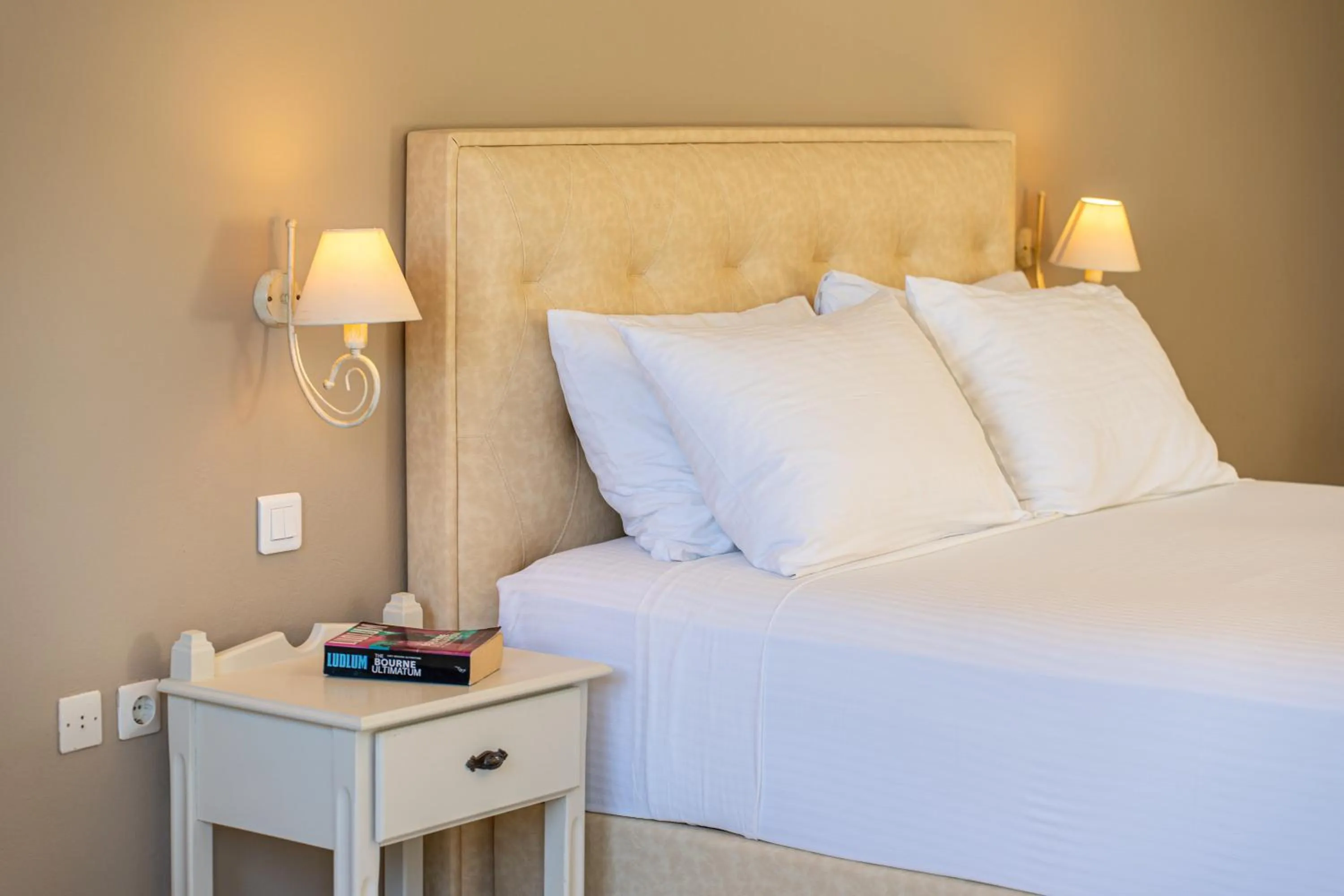 Bedroom, Bed in Panoramic Sunset