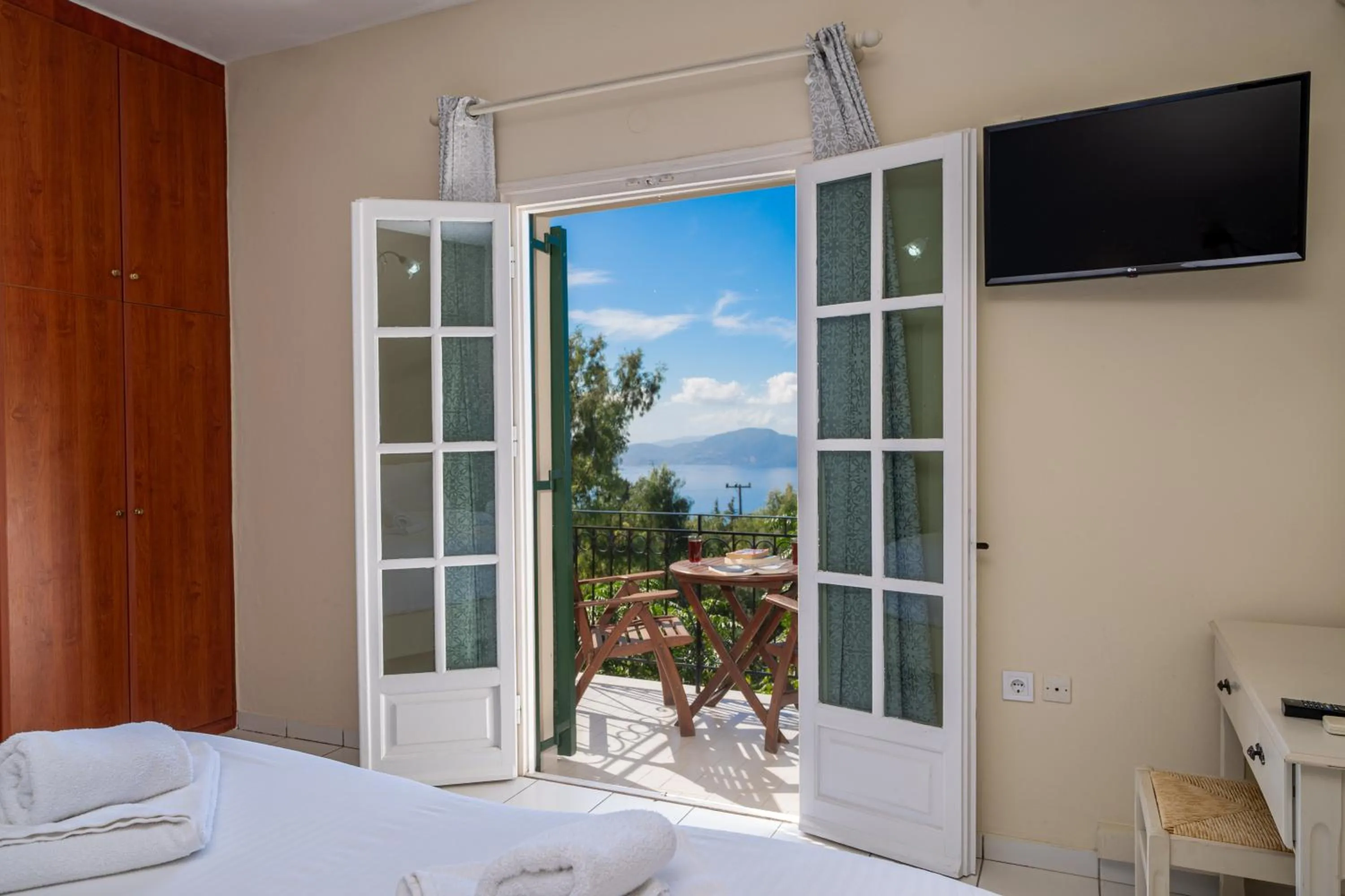 Bedroom, Bed in Panoramic Sunset