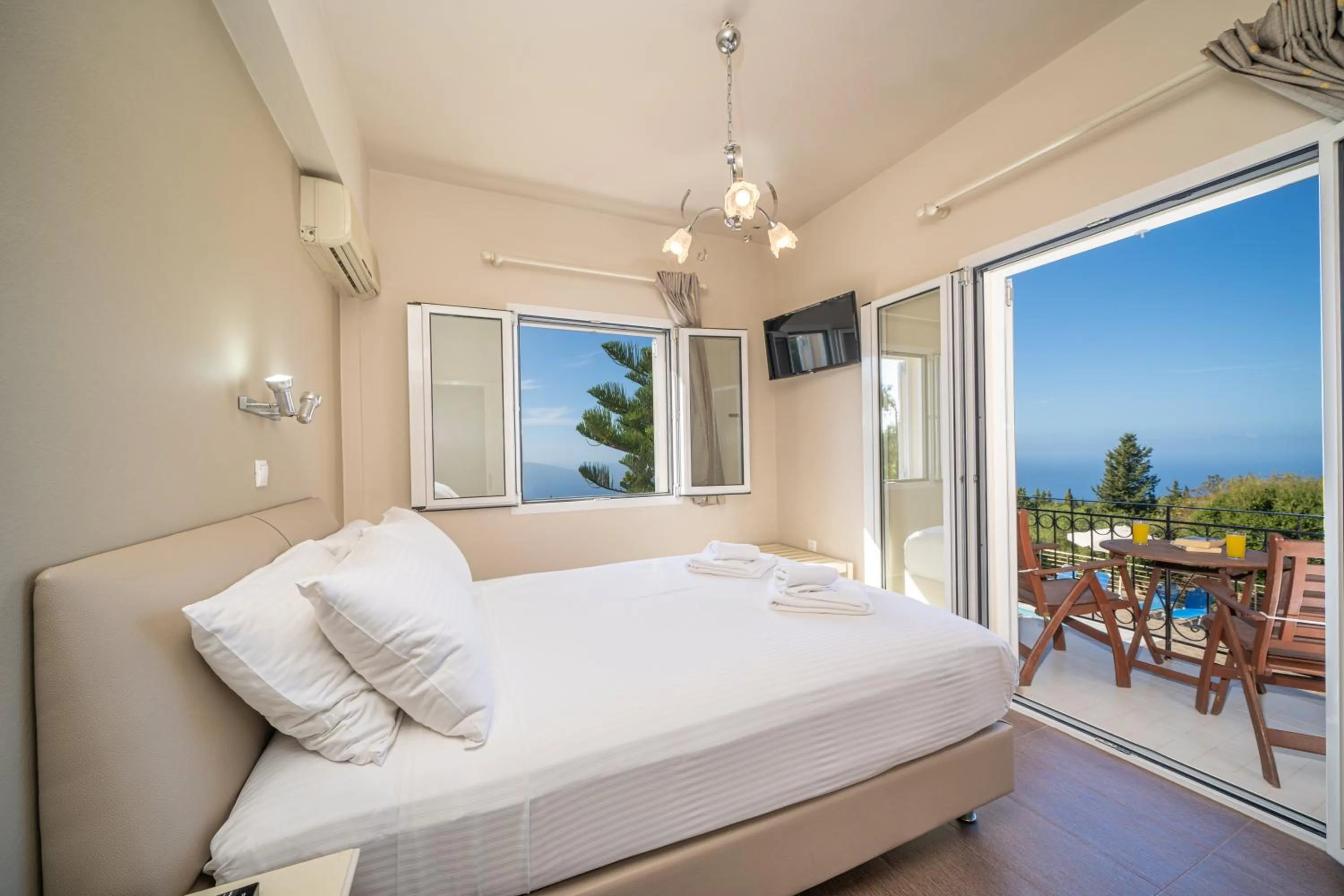 Bedroom, Bed in Panoramic Sunset