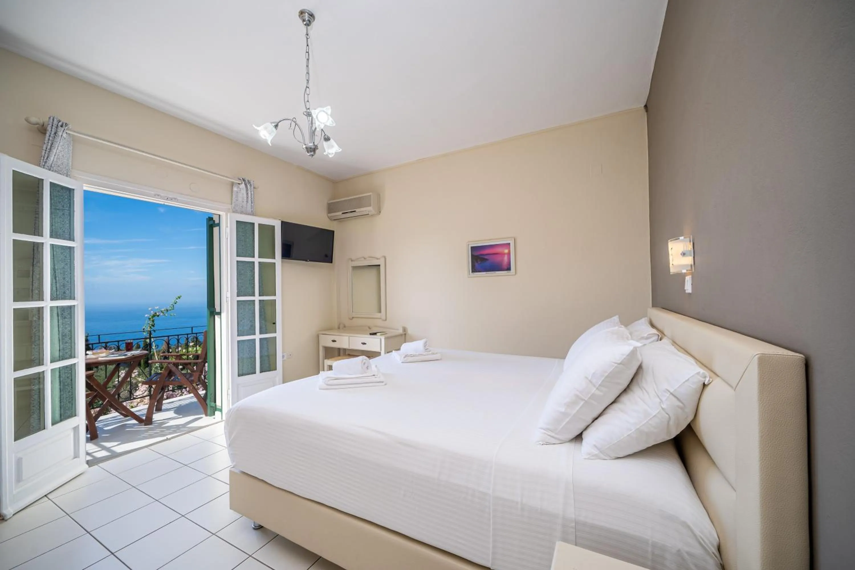 Bedroom, Bed in Panoramic Sunset