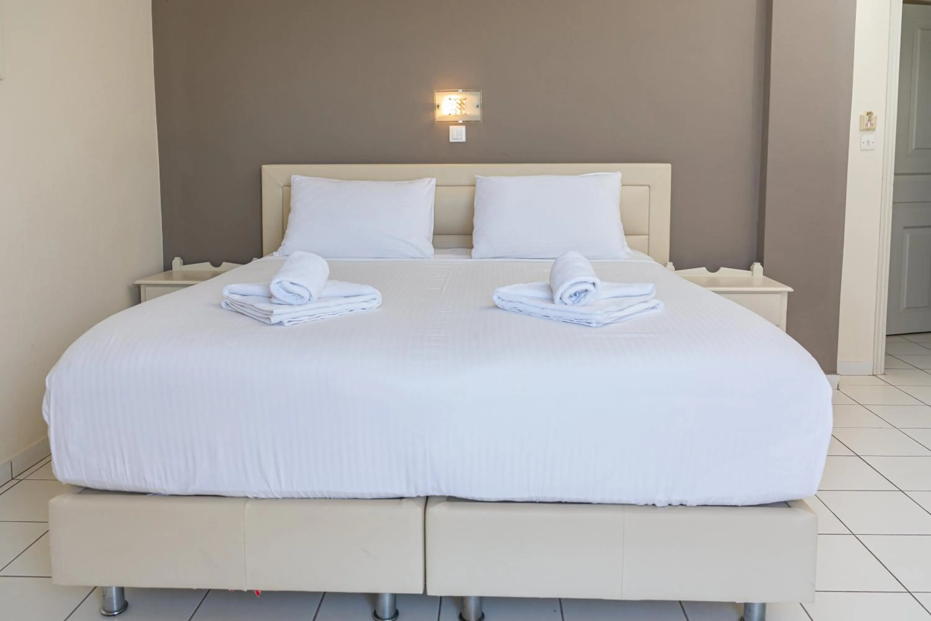 Bedroom, Bed in Panoramic Sunset