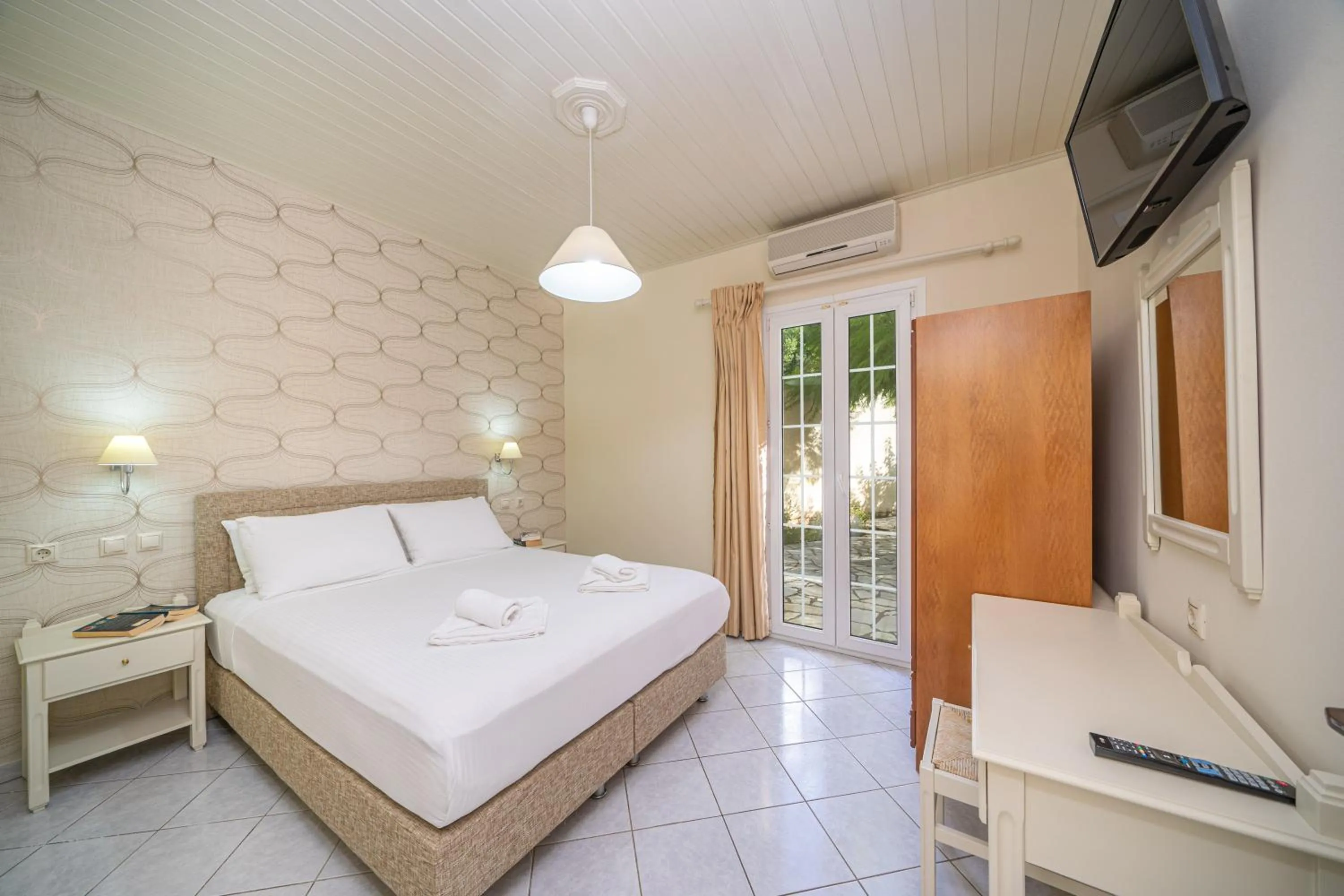 Bedroom, Bed in Panoramic Sunset