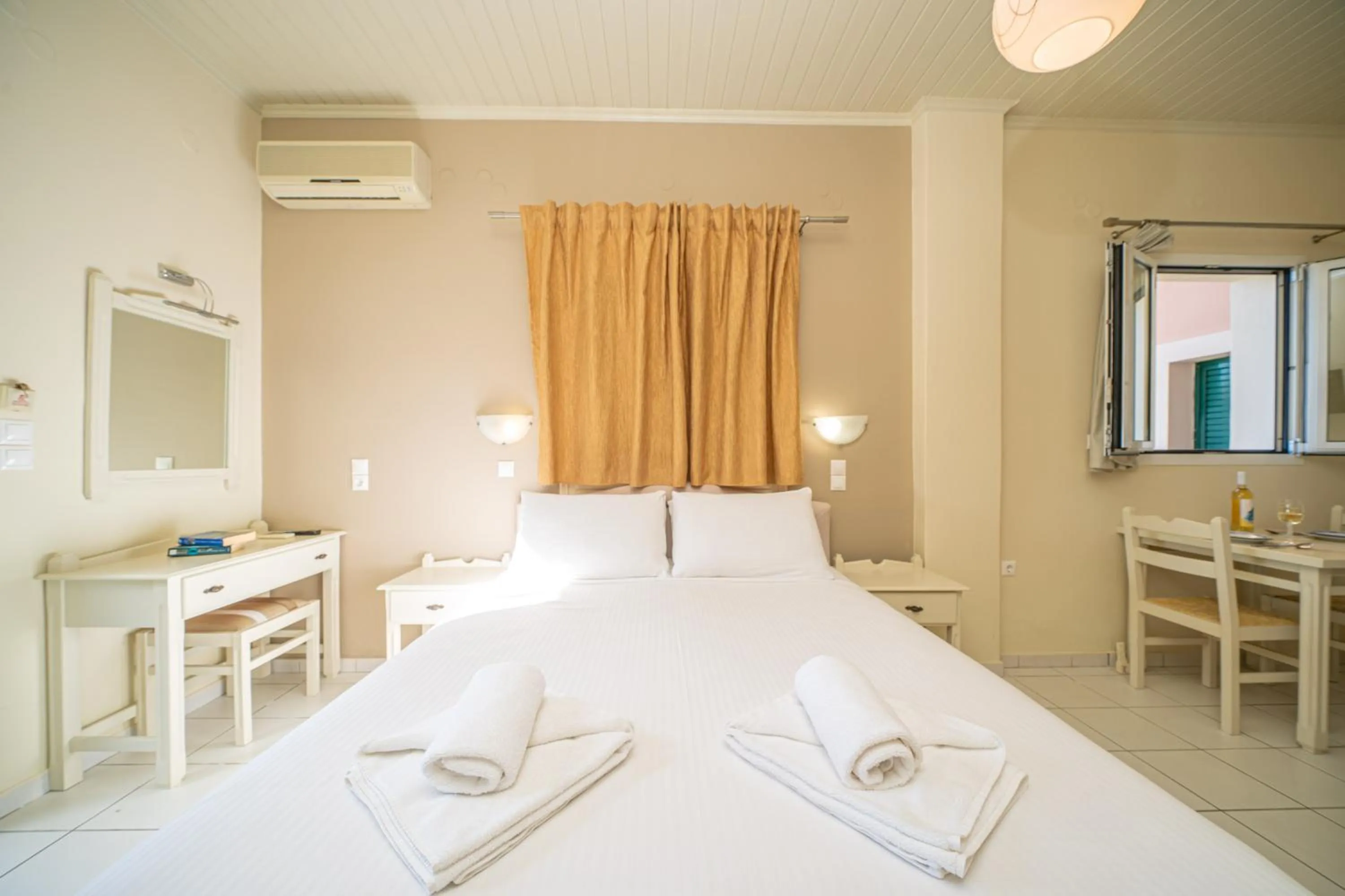 Bedroom, Bed in Panoramic Sunset