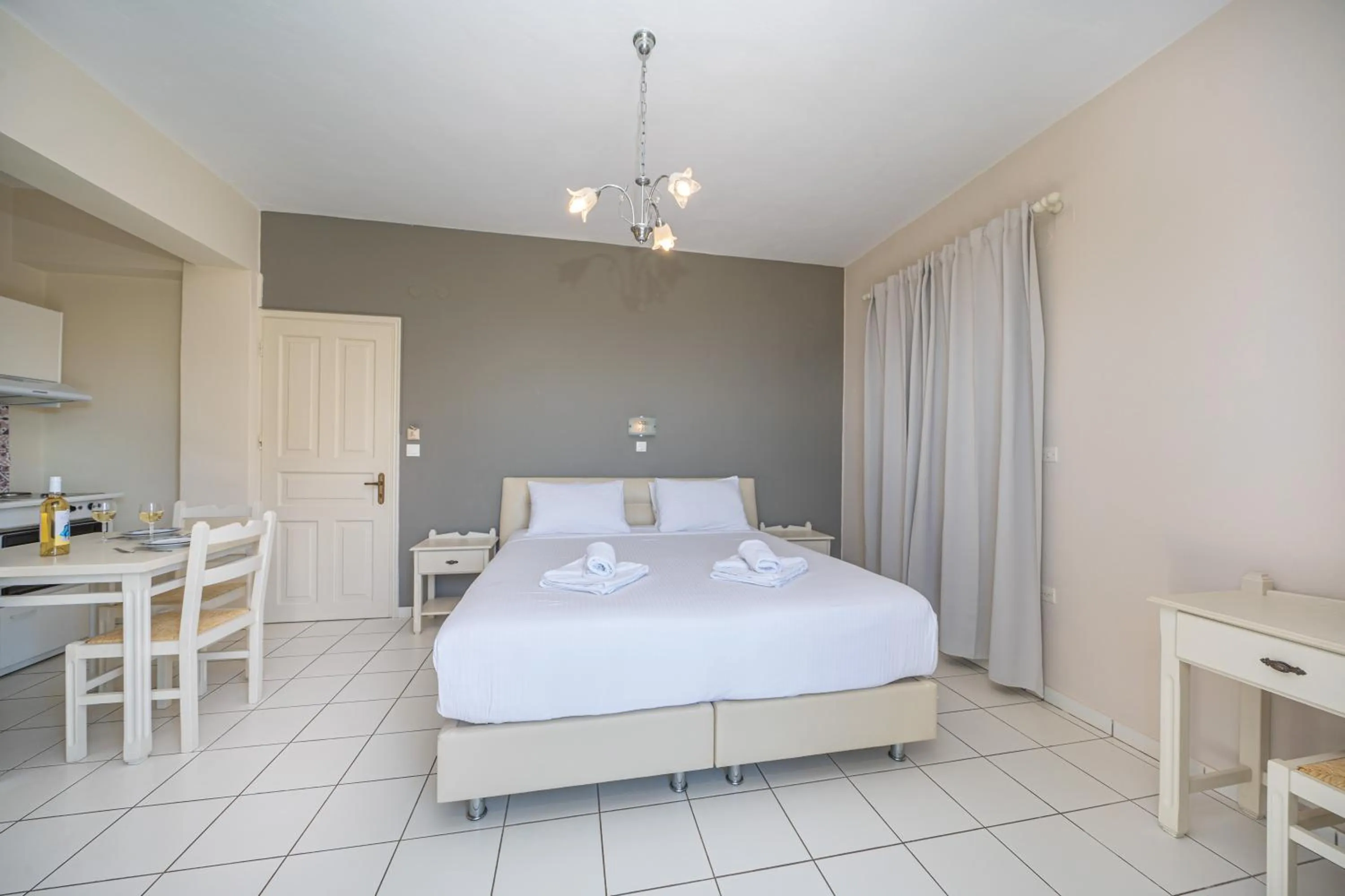 Bedroom, Bed in Panoramic Sunset