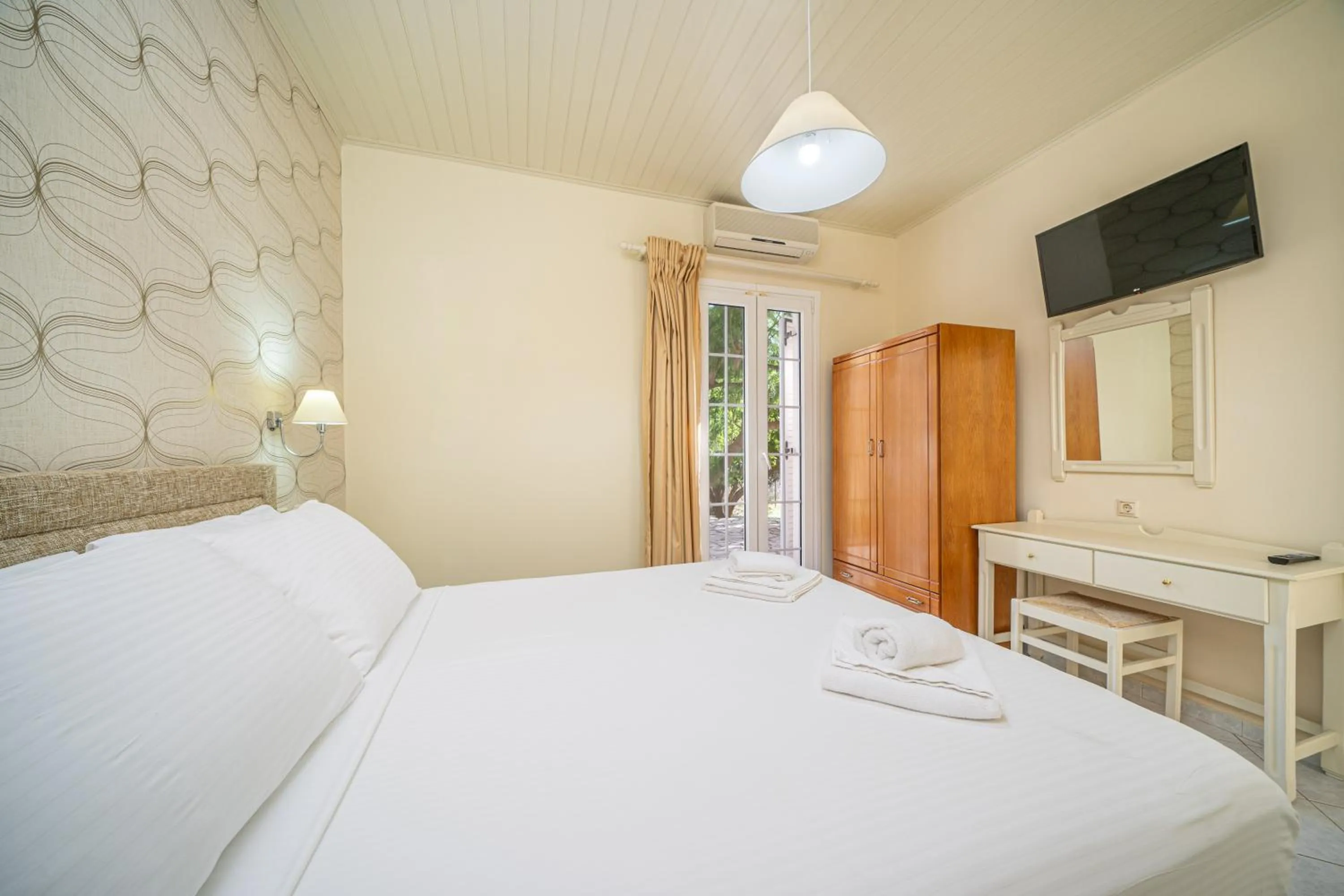 Bedroom, Bed in Panoramic Sunset