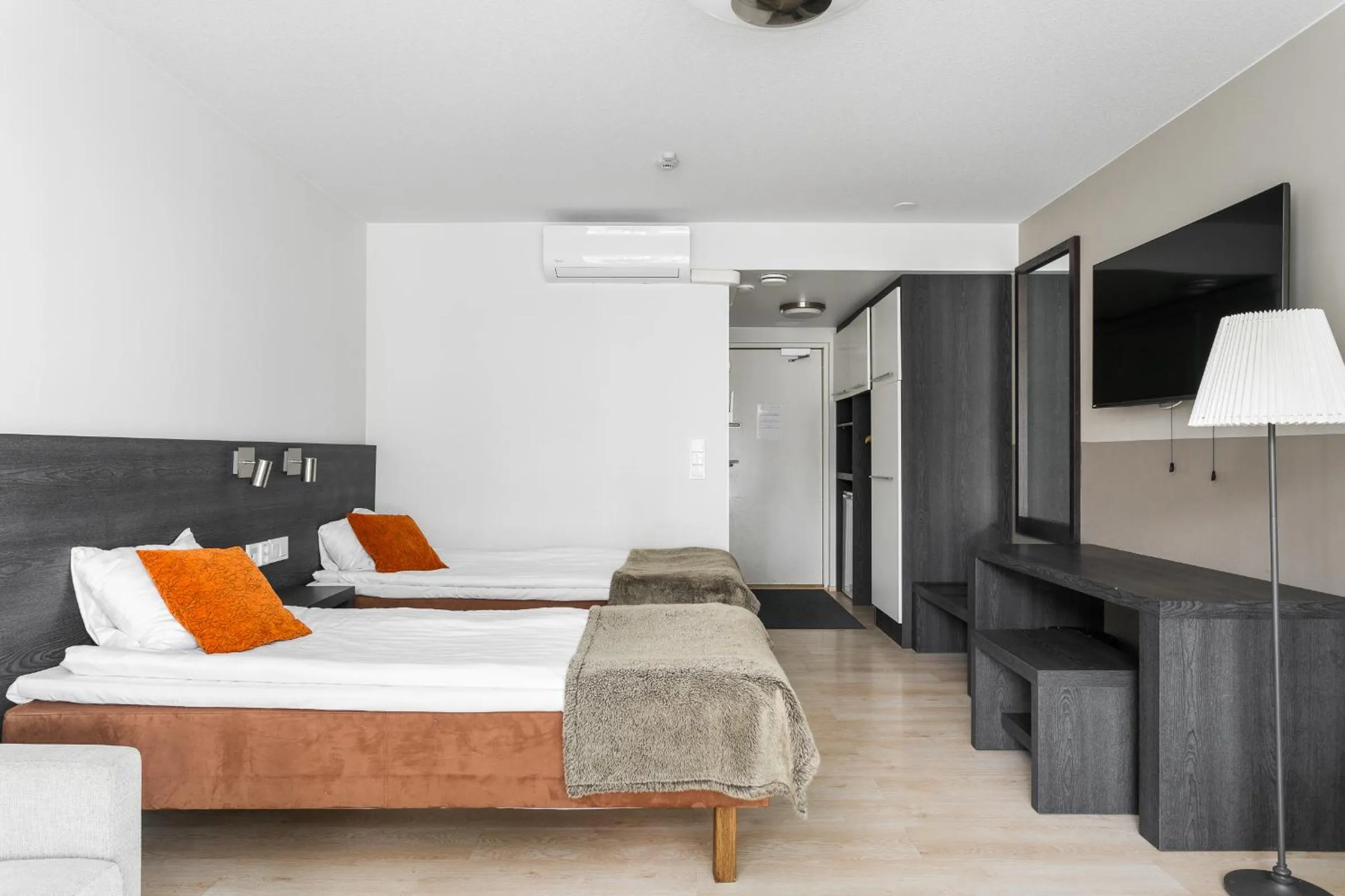 Photo of the whole room, Bed in Kultaranta Resort