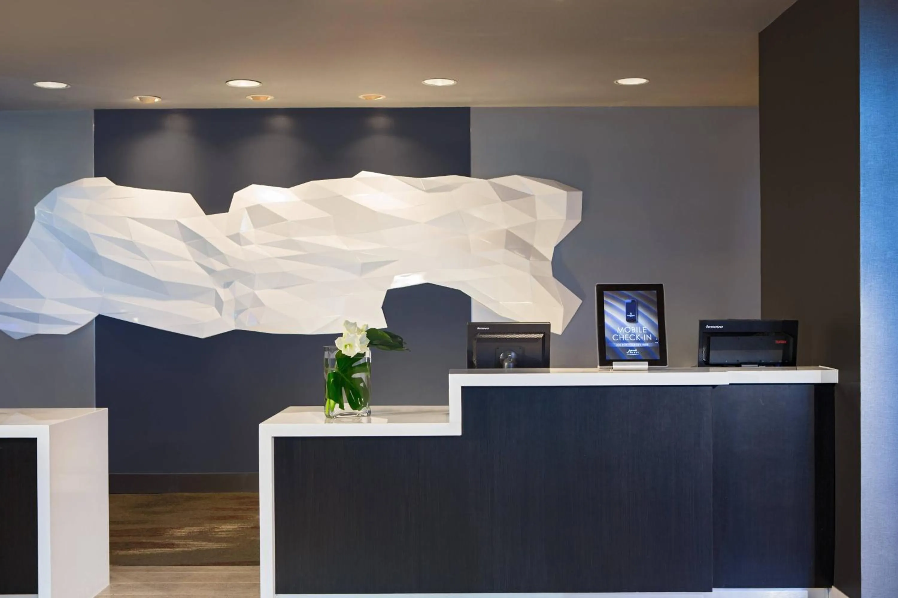 Lobby or reception in Renaissance Chicago O'Hare Suites Hotel