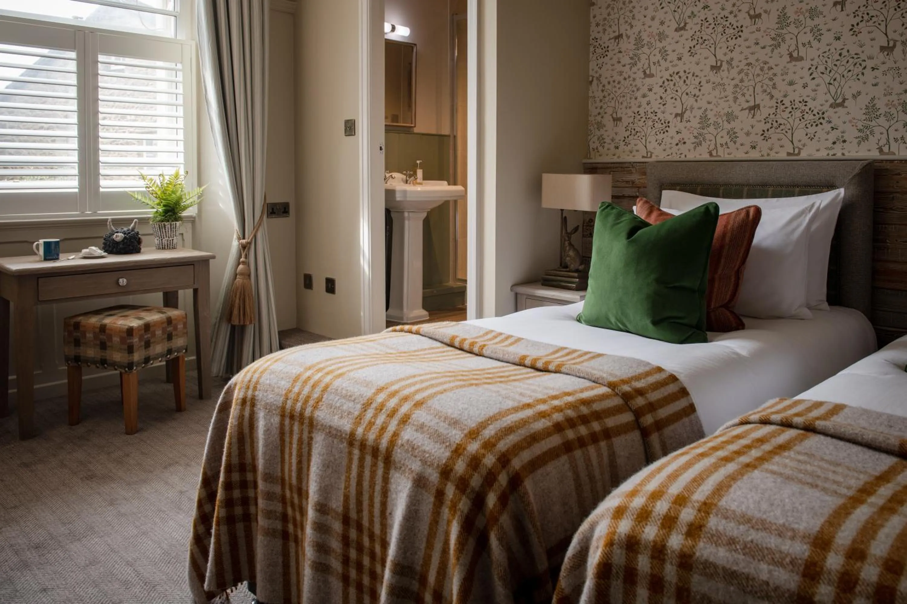 Bedroom, Bed in The Golden Lion at Settle