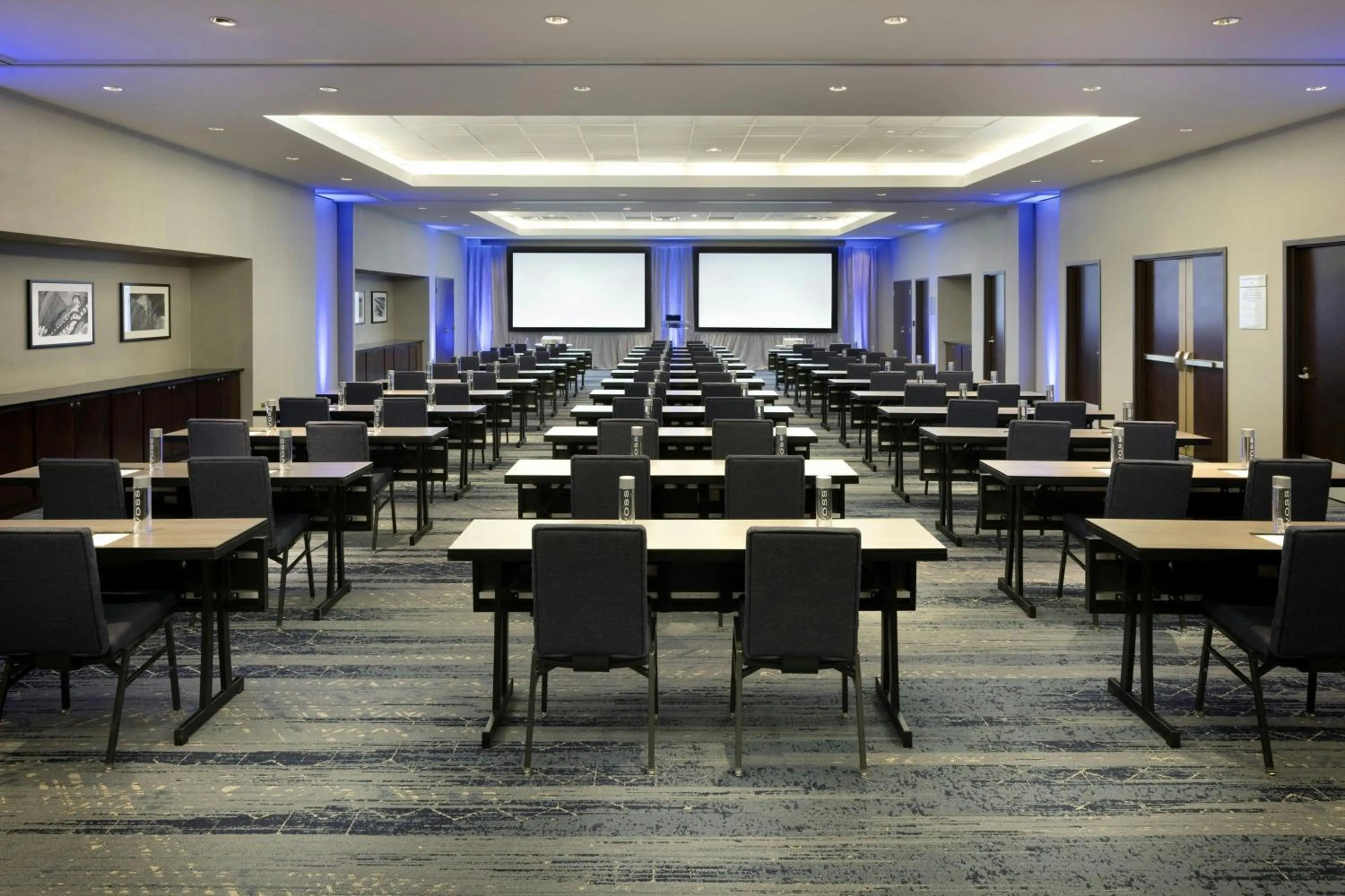 Meeting/conference room in Courtyard Chicago Downtown/Magnificent Mile