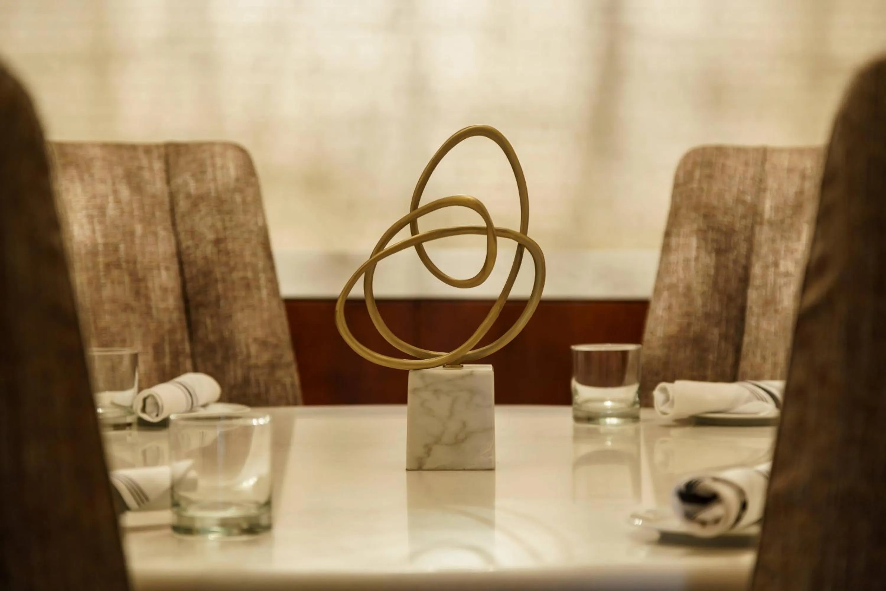 Restaurant/places to eat in Courtyard Chicago Downtown/Magnificent Mile