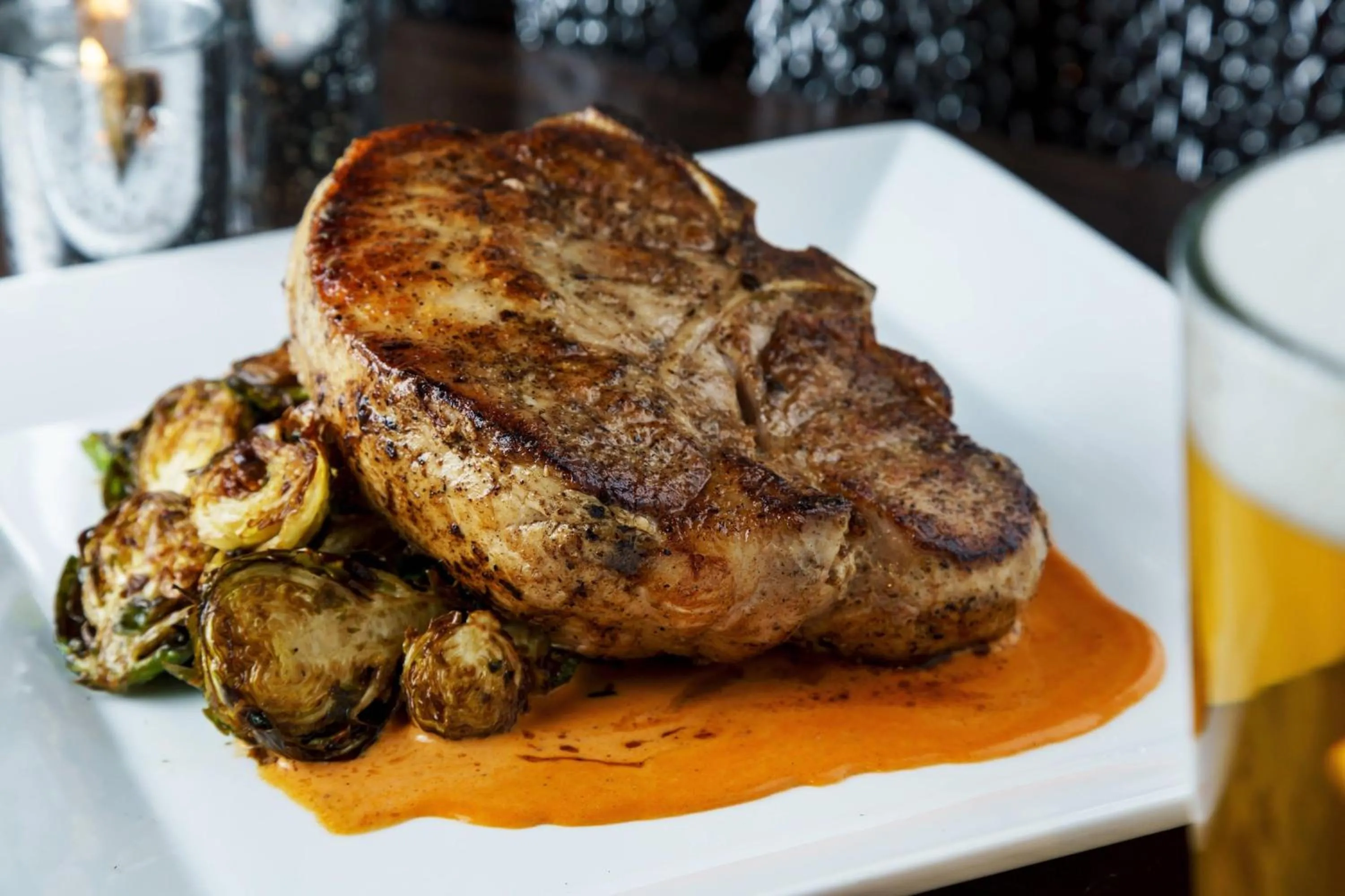 Restaurant/places to eat in Courtyard Chicago Downtown/Magnificent Mile