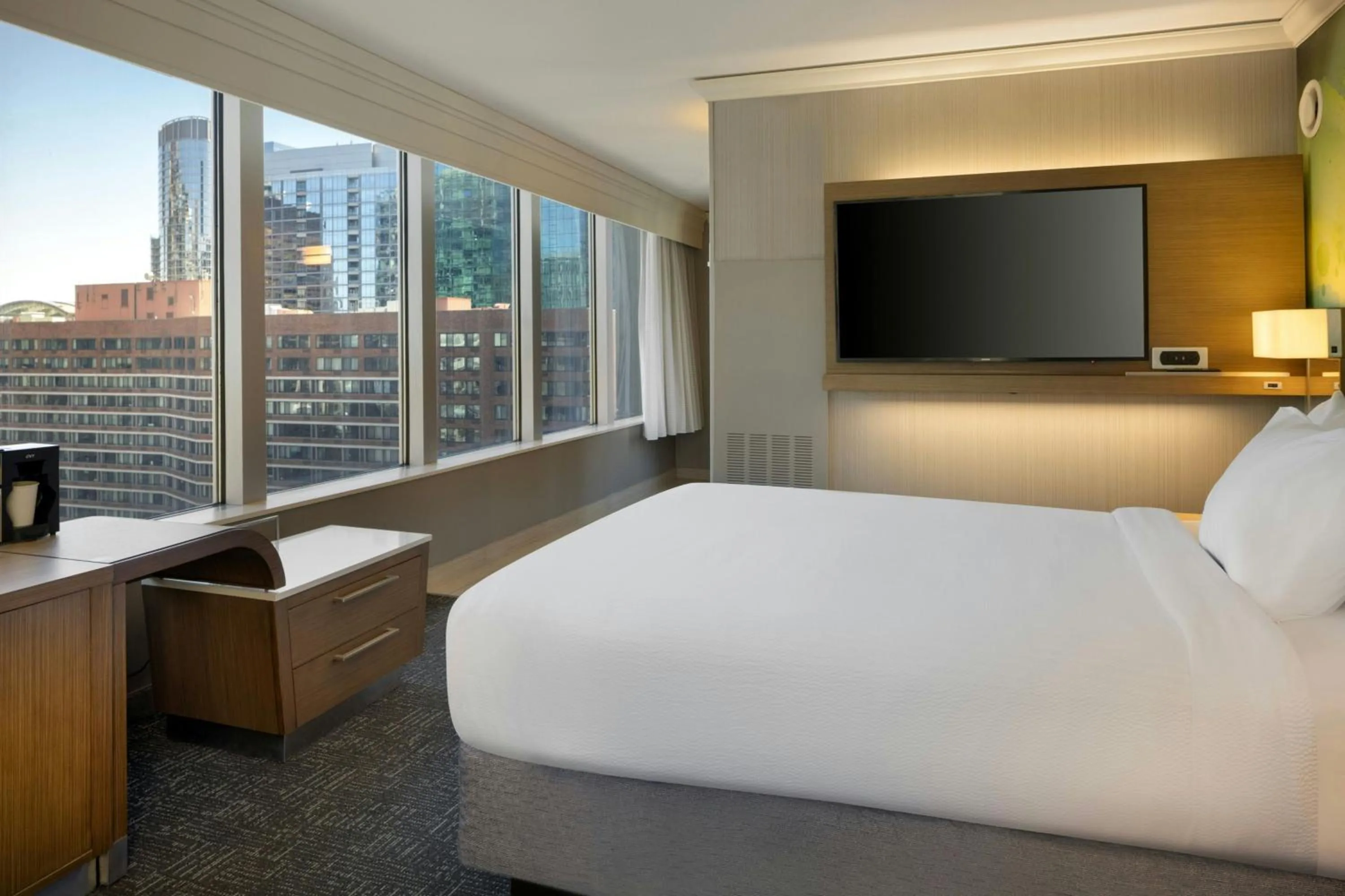 Photo of the whole room, Bed in Courtyard Chicago Downtown/Magnificent Mile