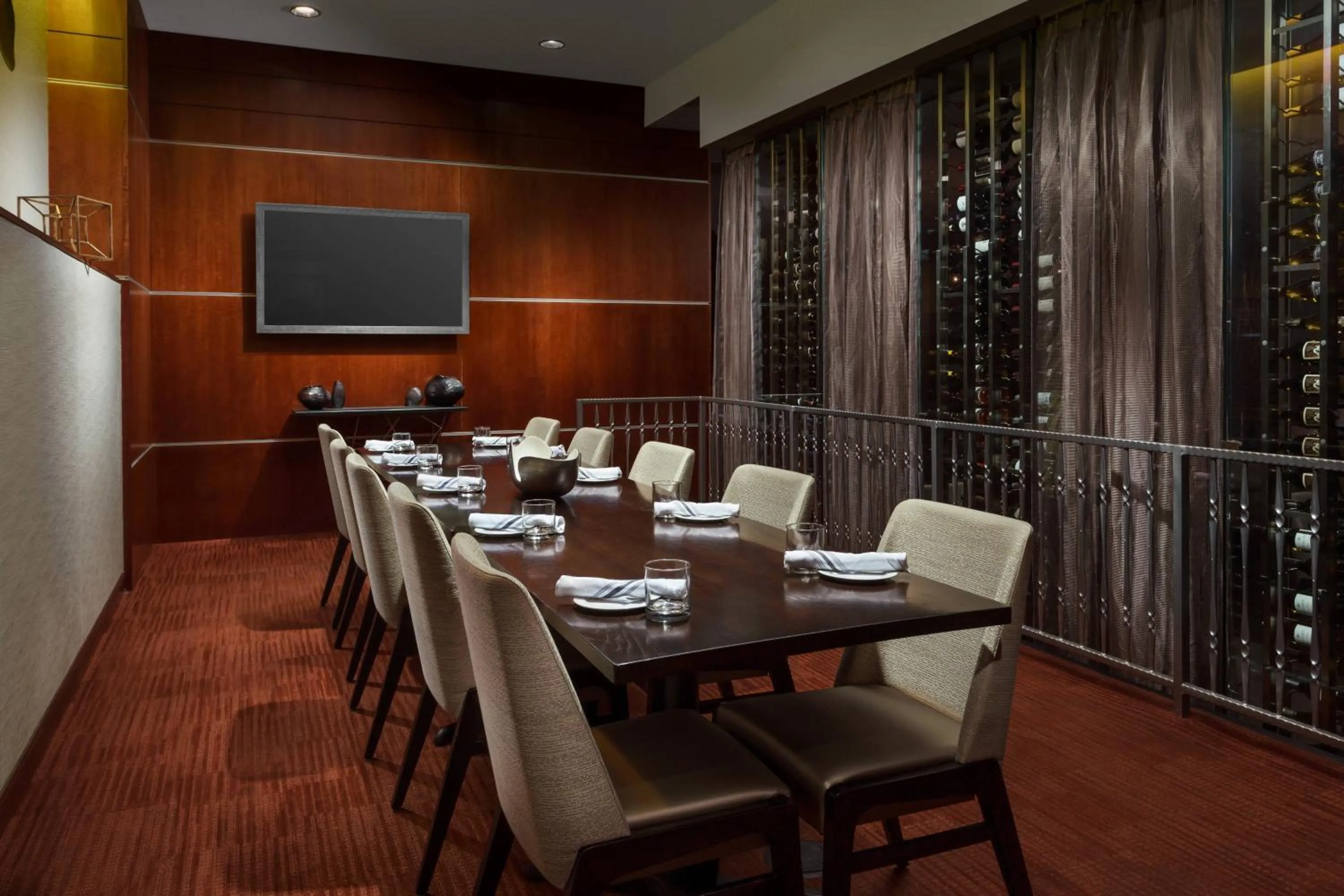 Restaurant/places to eat in Courtyard Chicago Downtown/Magnificent Mile