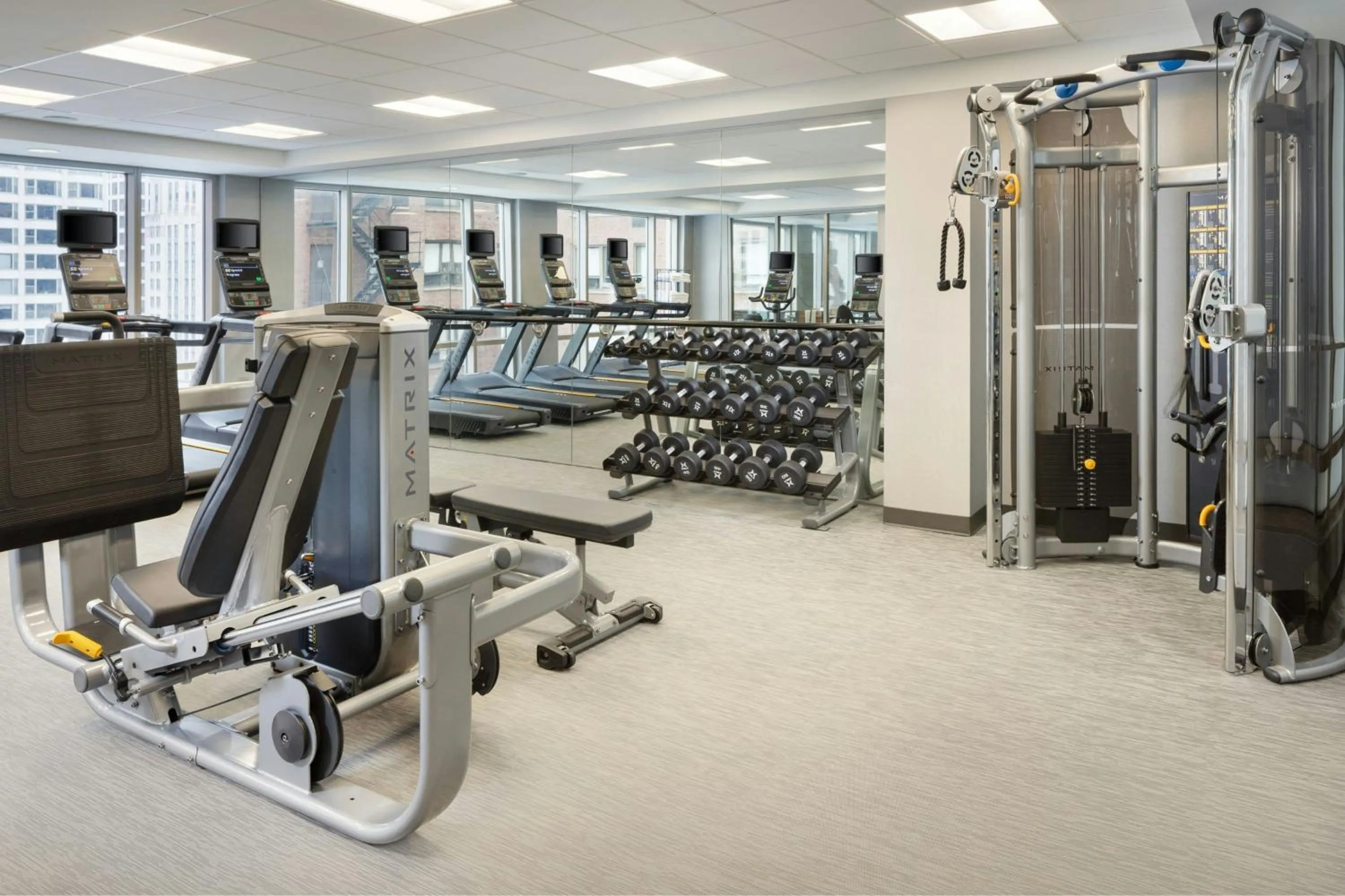 Fitness centre/facilities in Courtyard Chicago Downtown/Magnificent Mile