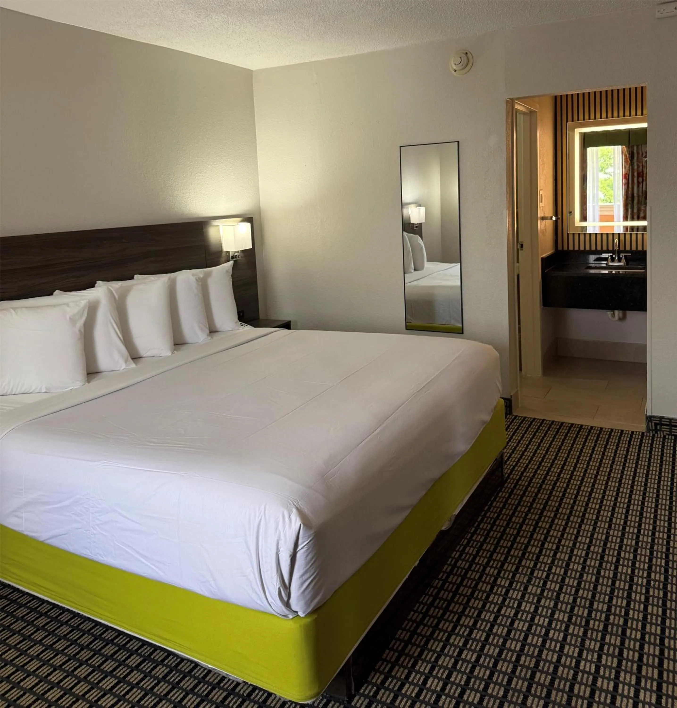 Photo of the whole room, Bed in SureStay by Best Western Irving Grapevine DFW North