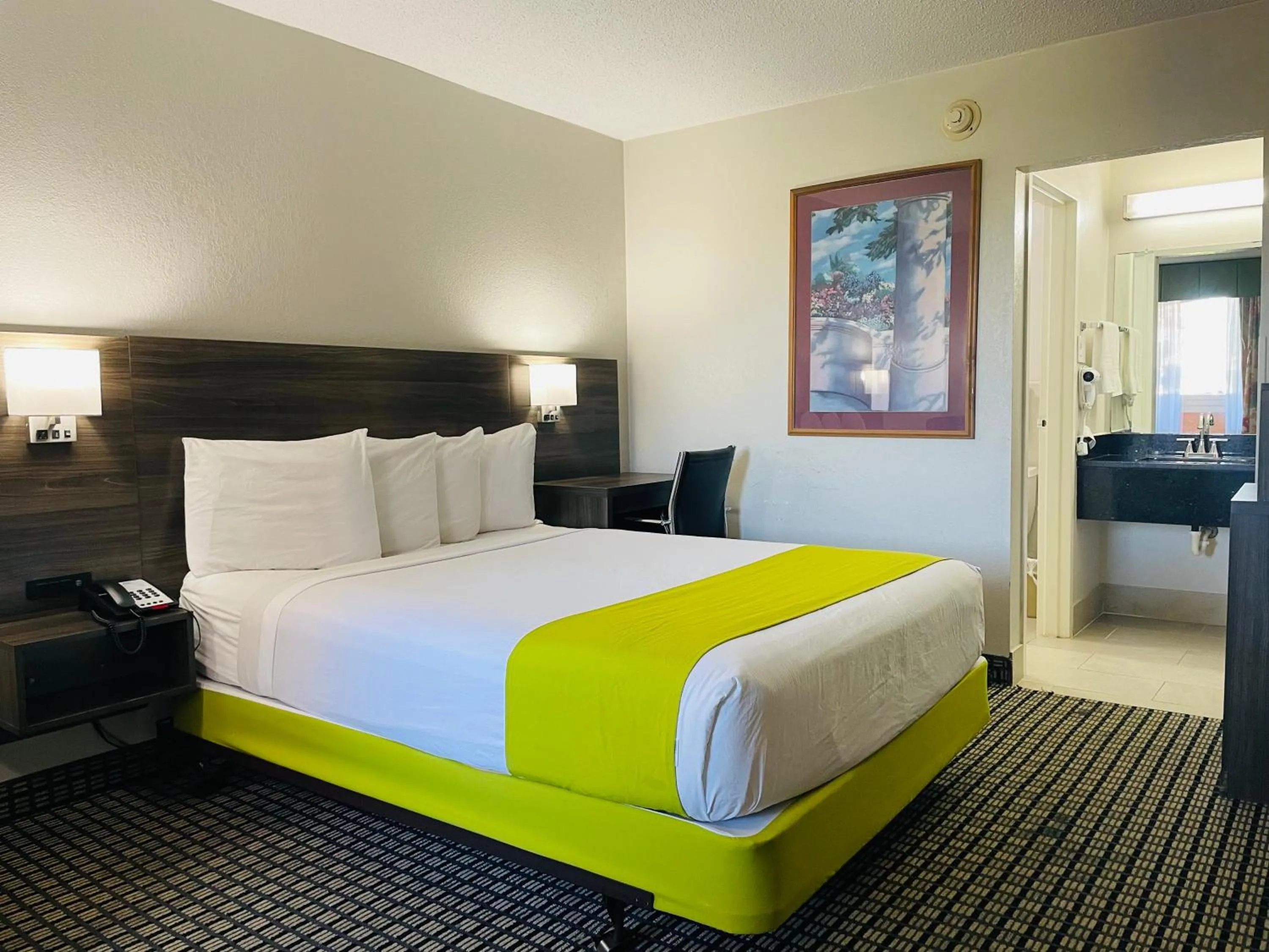 Bed in SureStay by Best Western Irving Grapevine DFW North