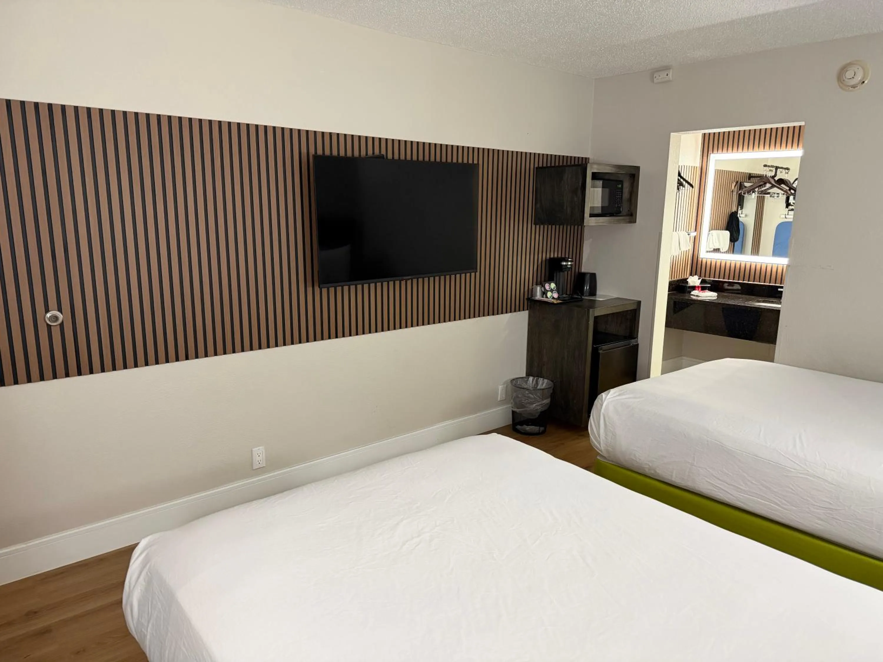 Bed in SureStay by Best Western Irving Grapevine DFW North