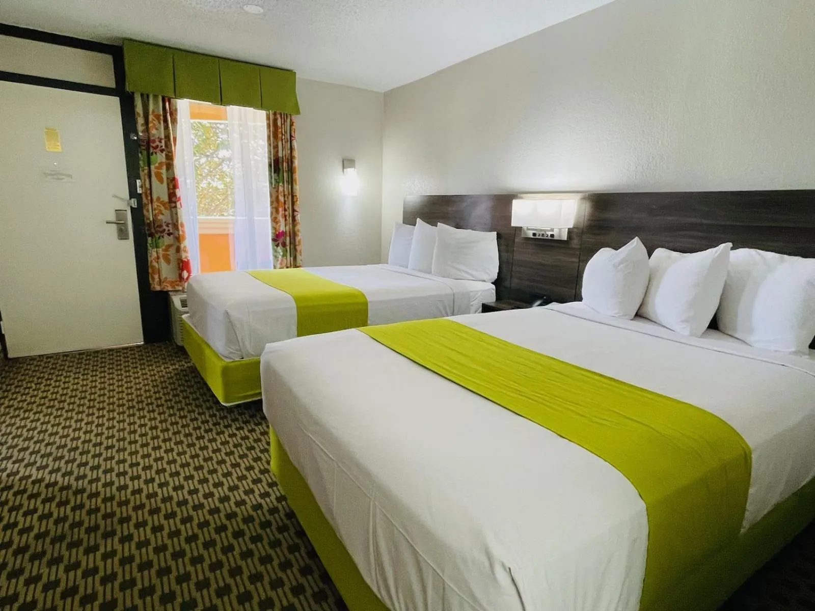 Bed in SureStay by Best Western Irving Grapevine DFW North