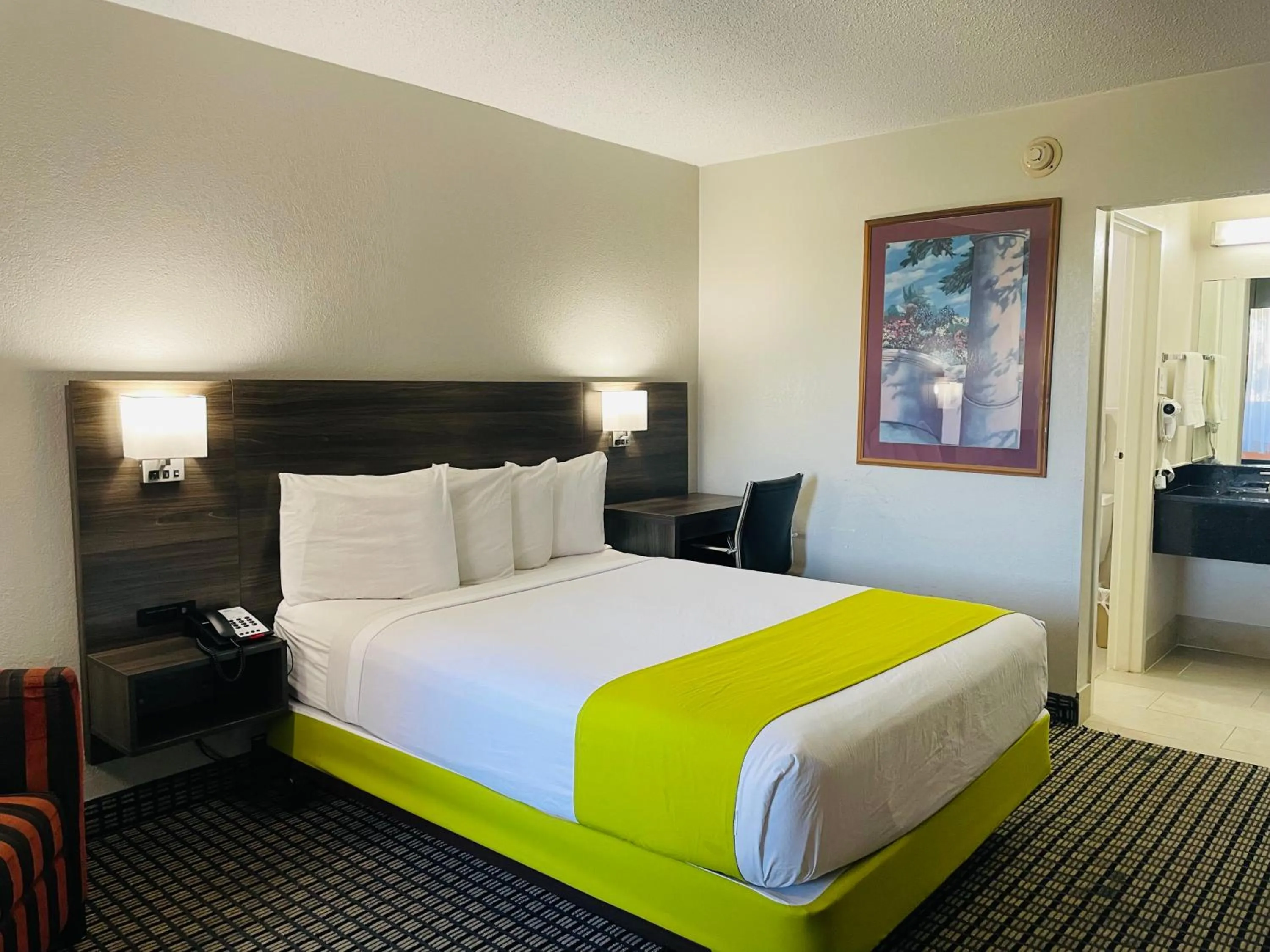 Bed in SureStay by Best Western Irving Grapevine DFW North