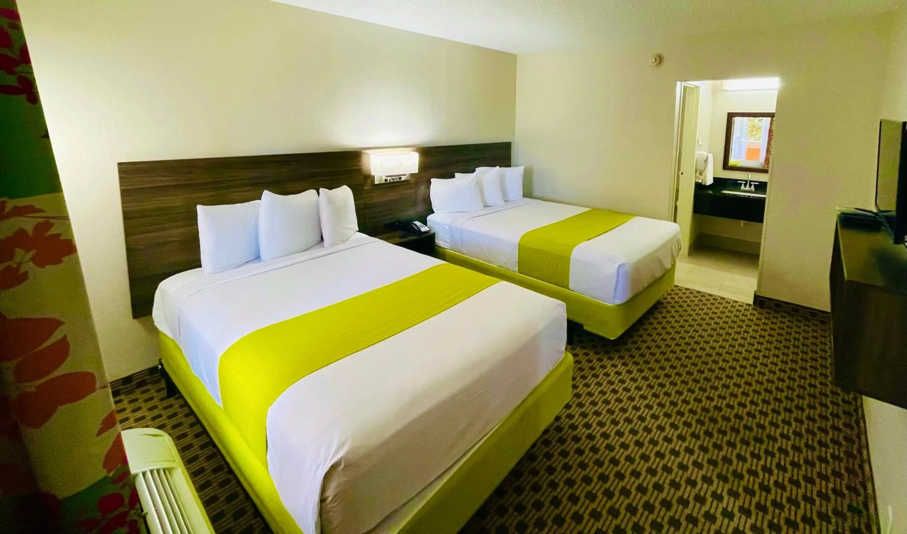 Bed in SureStay by Best Western Irving Grapevine DFW North