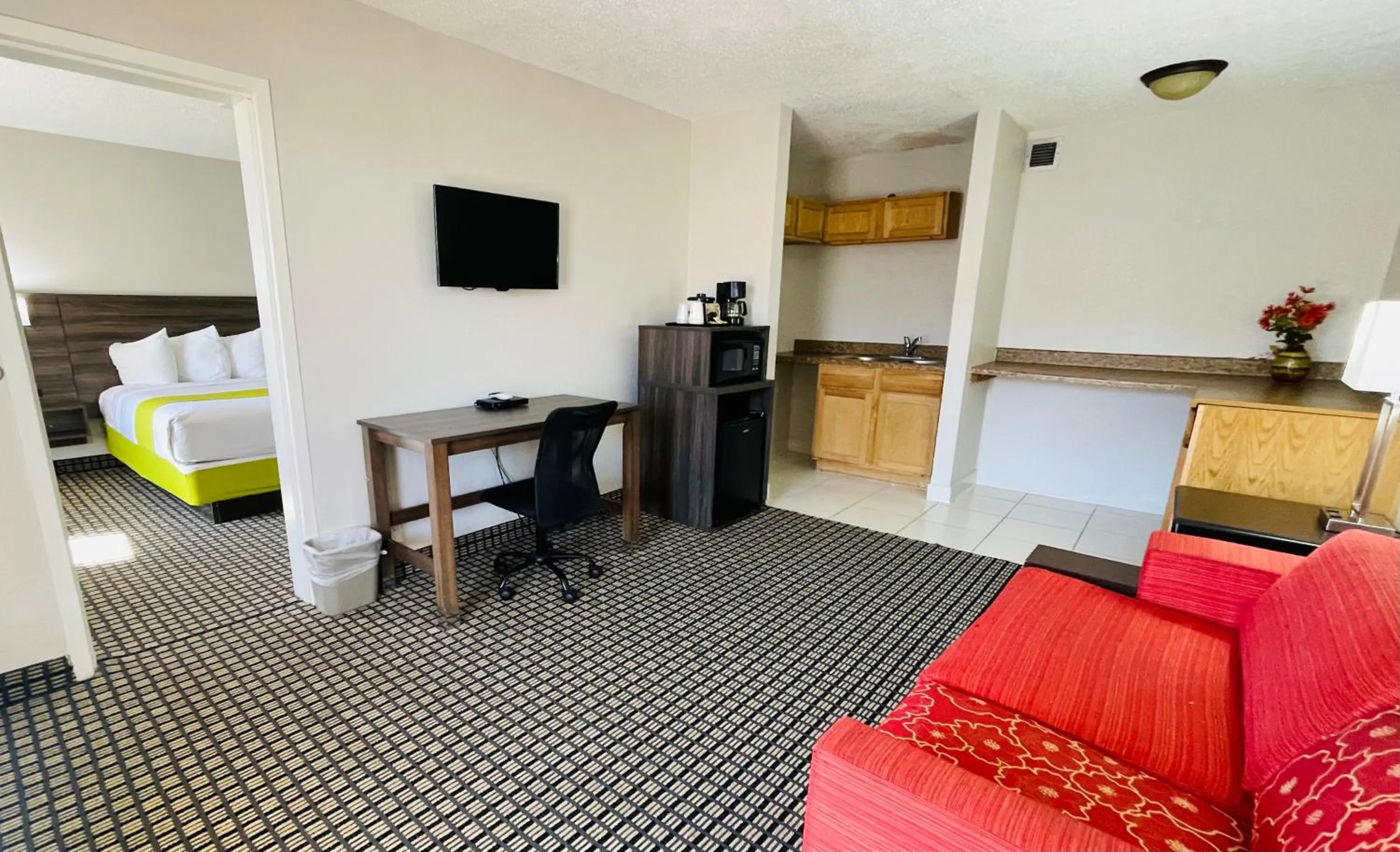 Bed in SureStay by Best Western Irving Grapevine DFW North