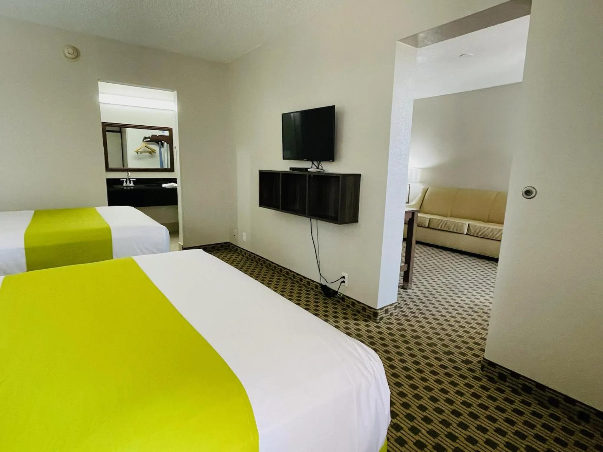 Bed in SureStay by Best Western Irving Grapevine DFW North