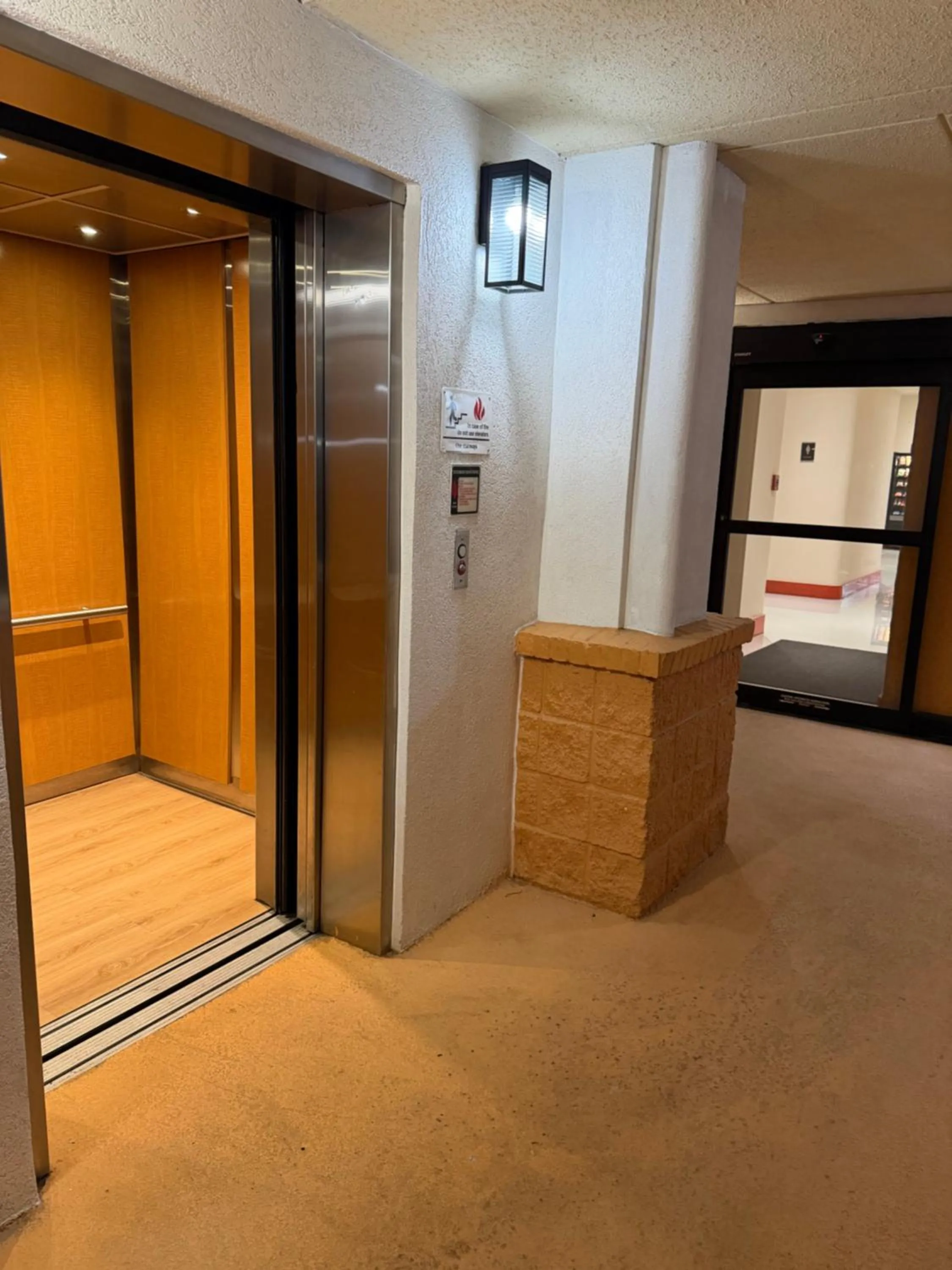 Bed in SureStay by Best Western Irving Grapevine DFW North