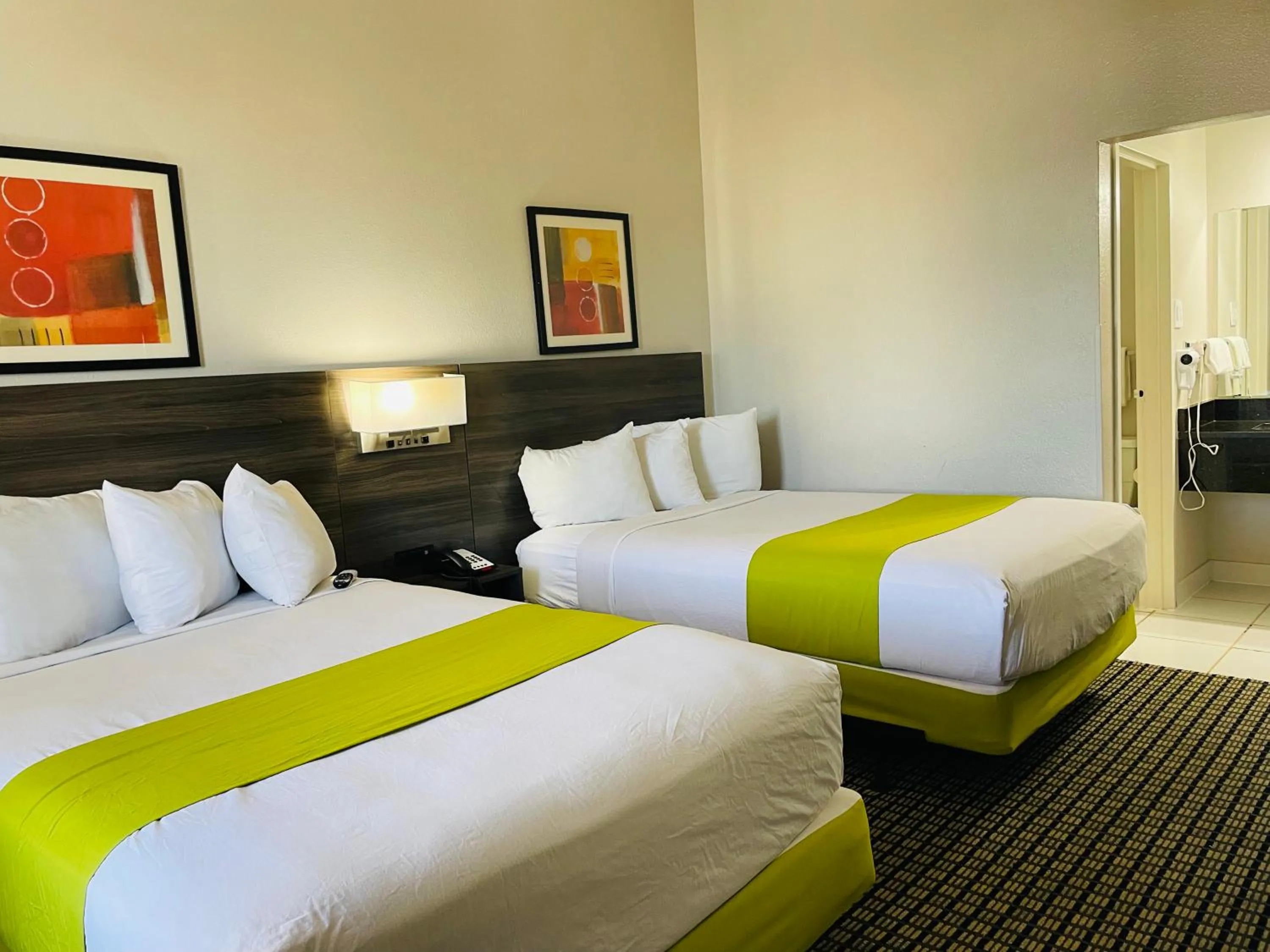 Bed in SureStay by Best Western Irving Grapevine DFW North