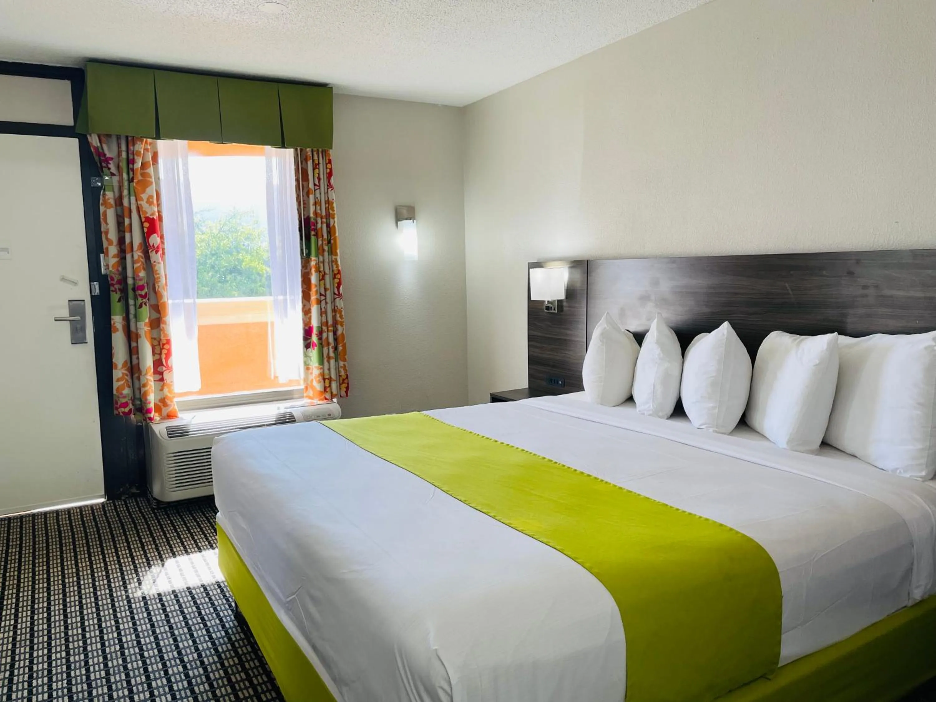 Bed in SureStay by Best Western Irving Grapevine DFW North