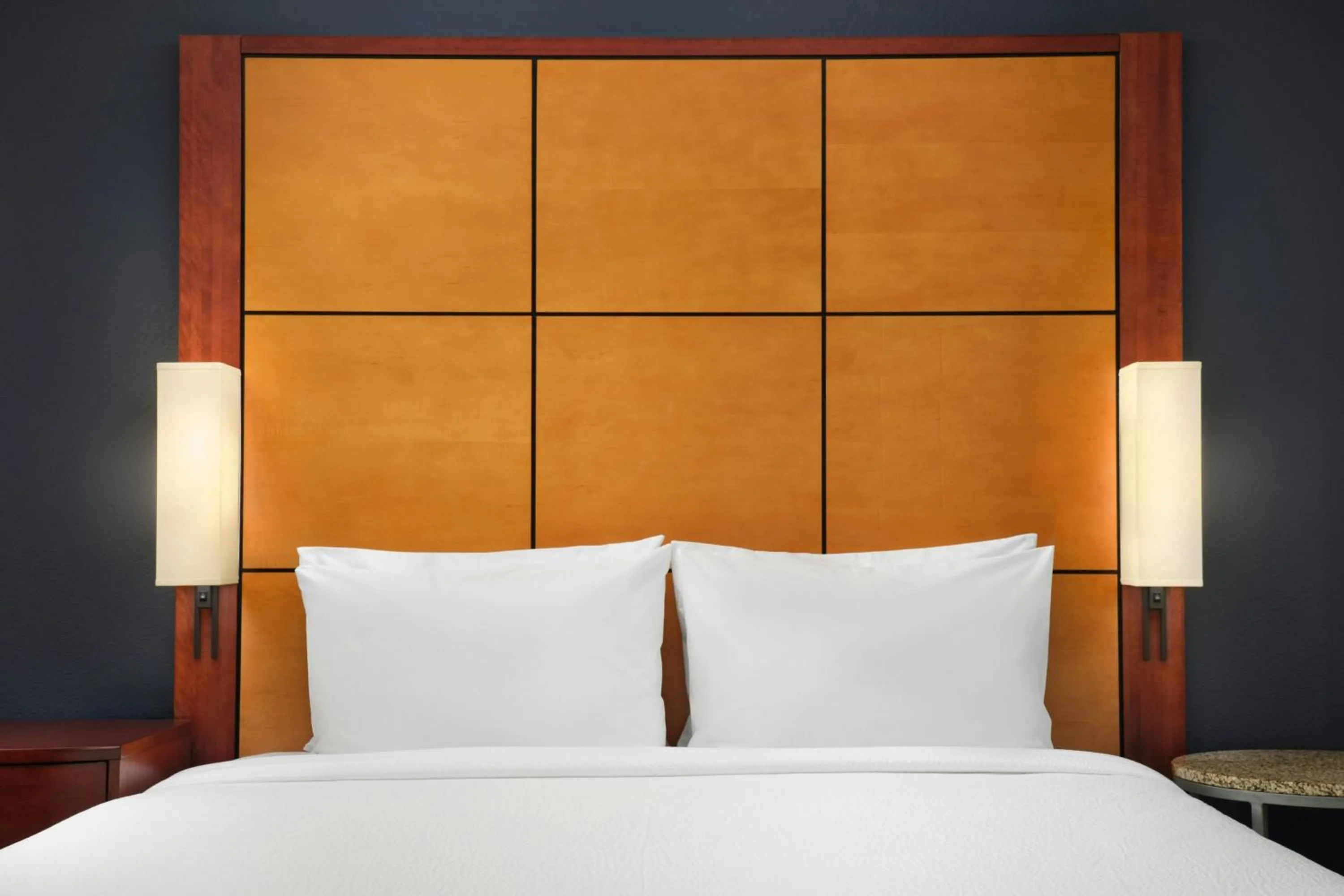 Bedroom, Bed in Residence Inn by Marriott Chicago Downtown/River North