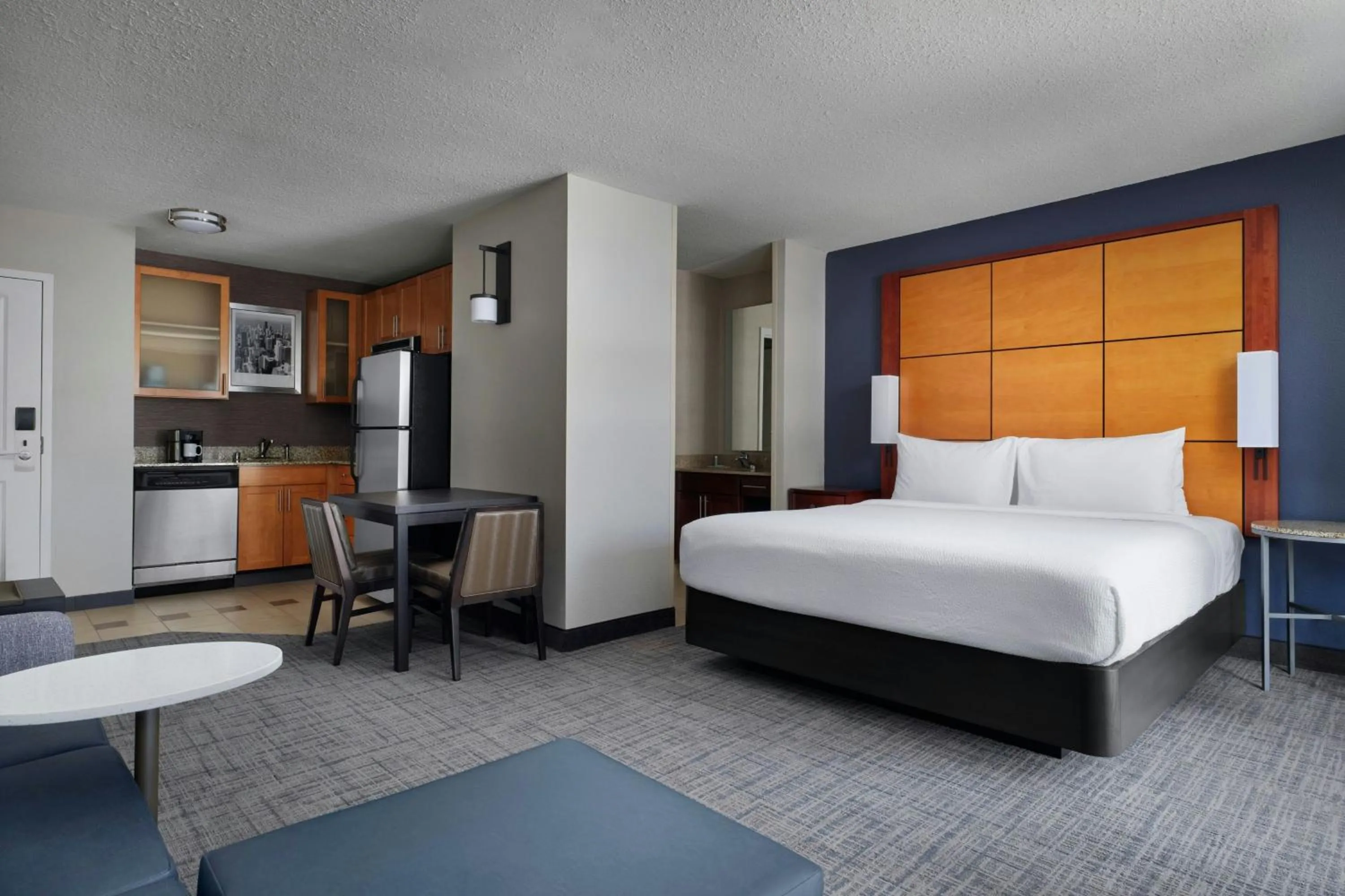 Bedroom, Bed in Residence Inn by Marriott Chicago Downtown/River North