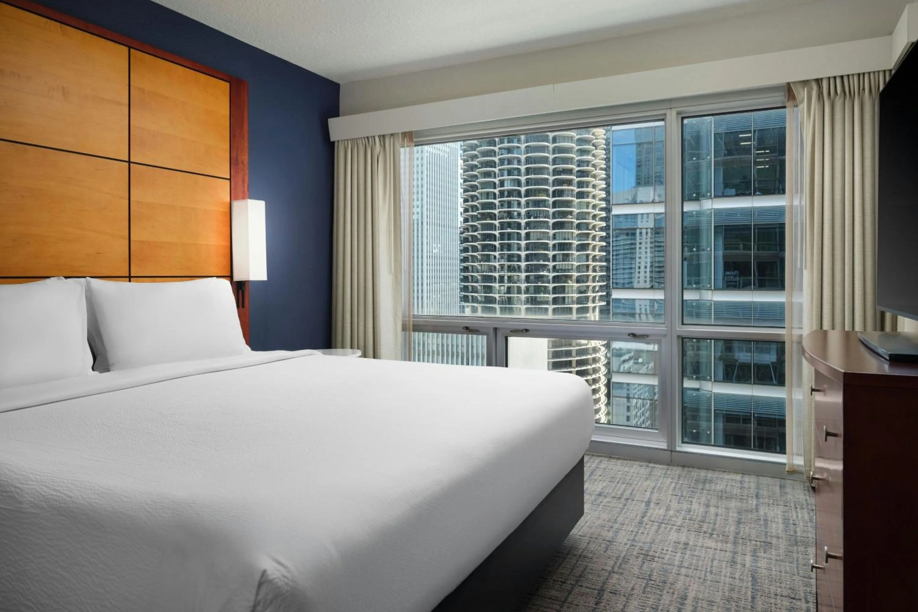 Bedroom, Bed in Residence Inn by Marriott Chicago Downtown/River North
