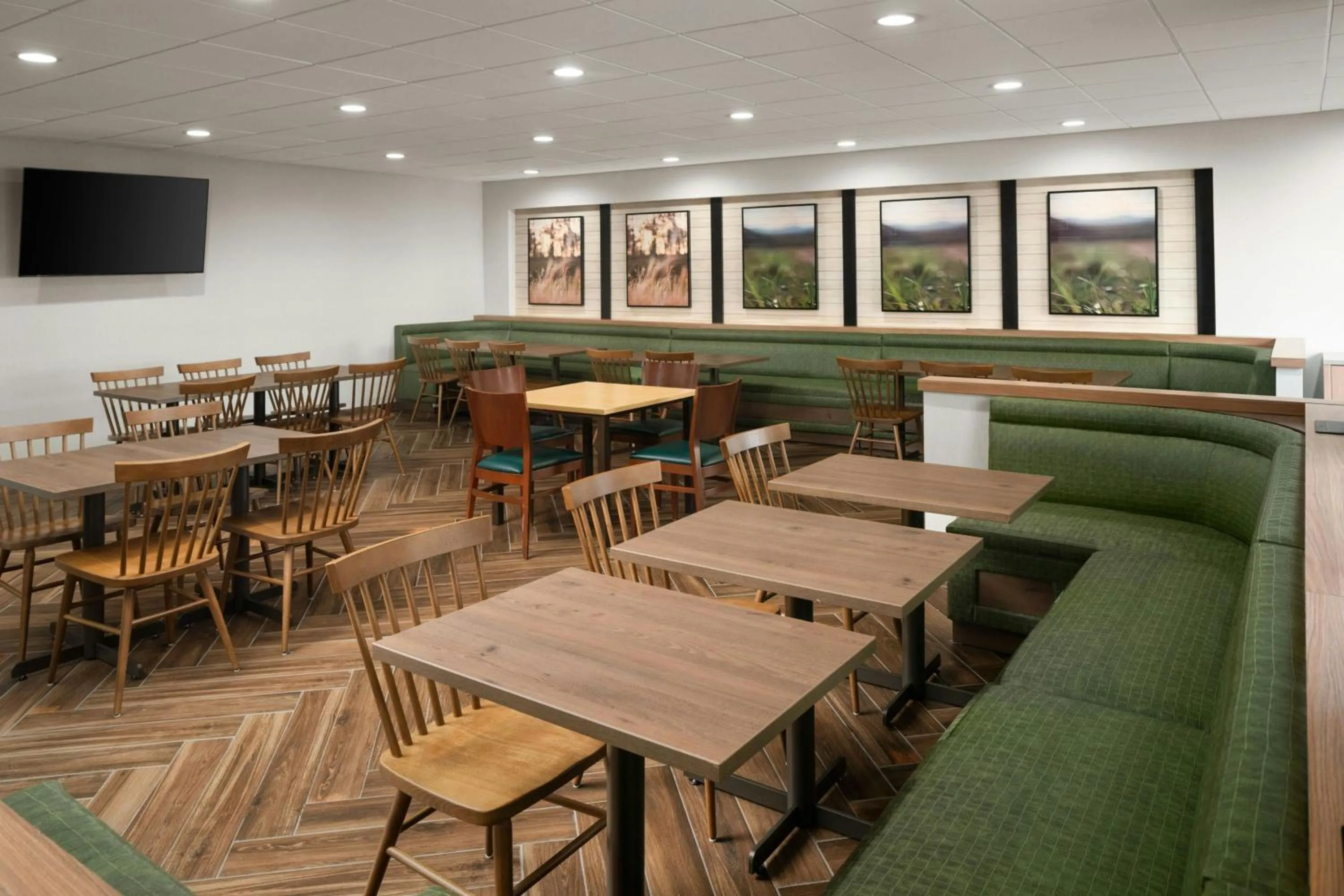 Breakfast in Fairfield Inn & Suites by Marriott Newark Liberty International Airport