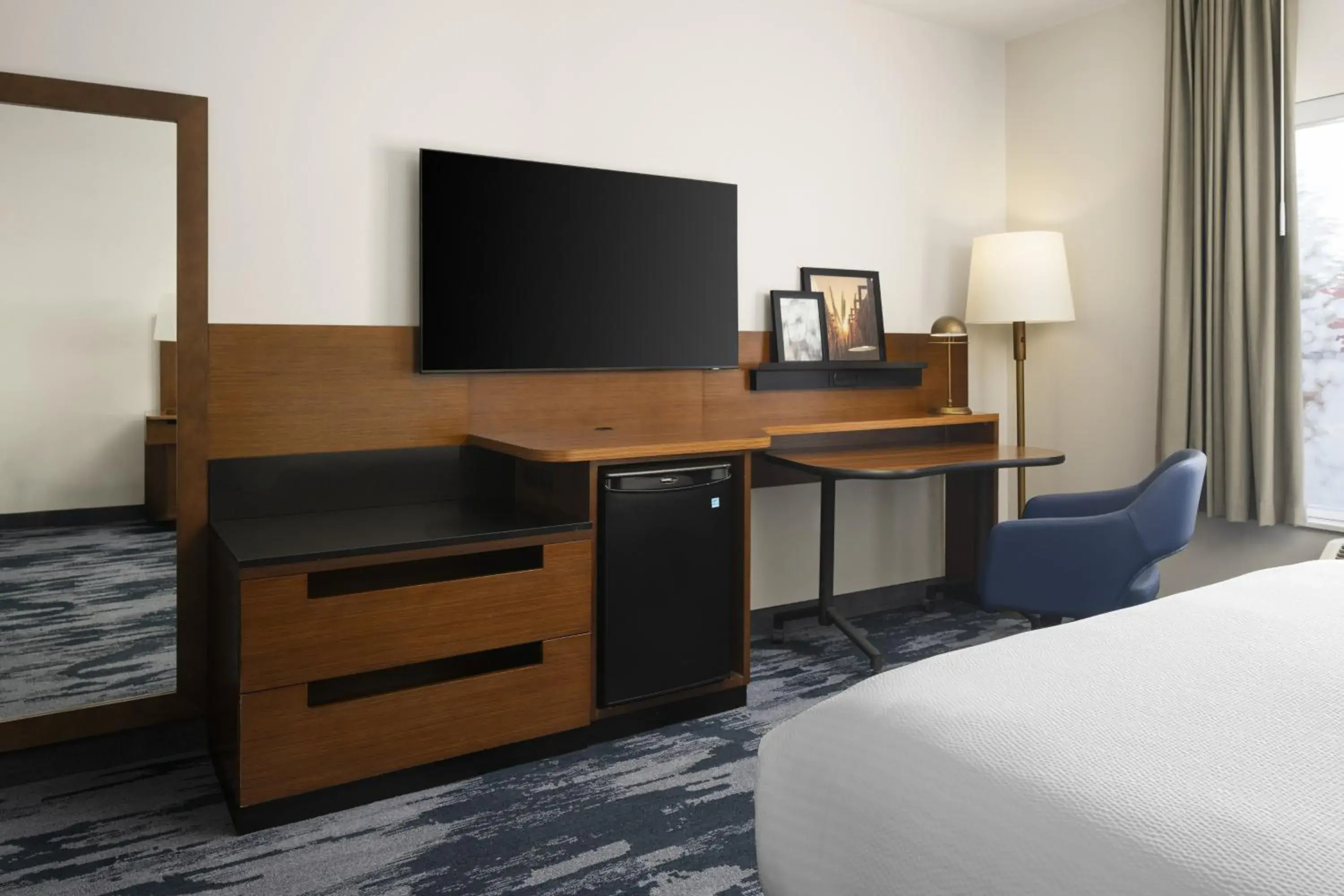 King Room - Disability Access in Fairfield Inn & Suites by Marriott Newark Liberty International Airport King Room - Disability Access in Fairfield Inn & Suites by Marriott Newark Liberty International Airport