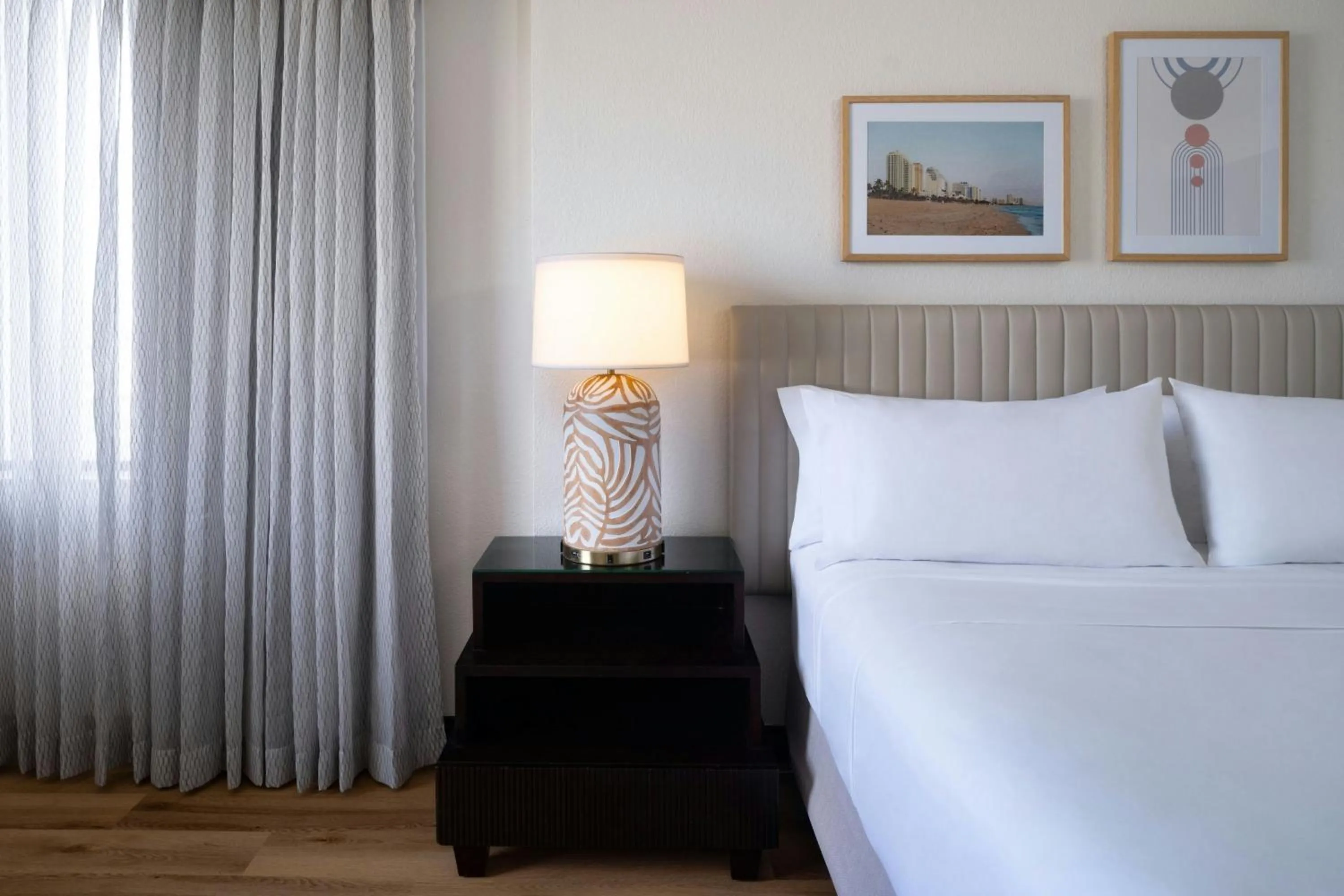 Photo of the whole room, Bed in Renaissance Fort Lauderdale Cruise Port Hotel