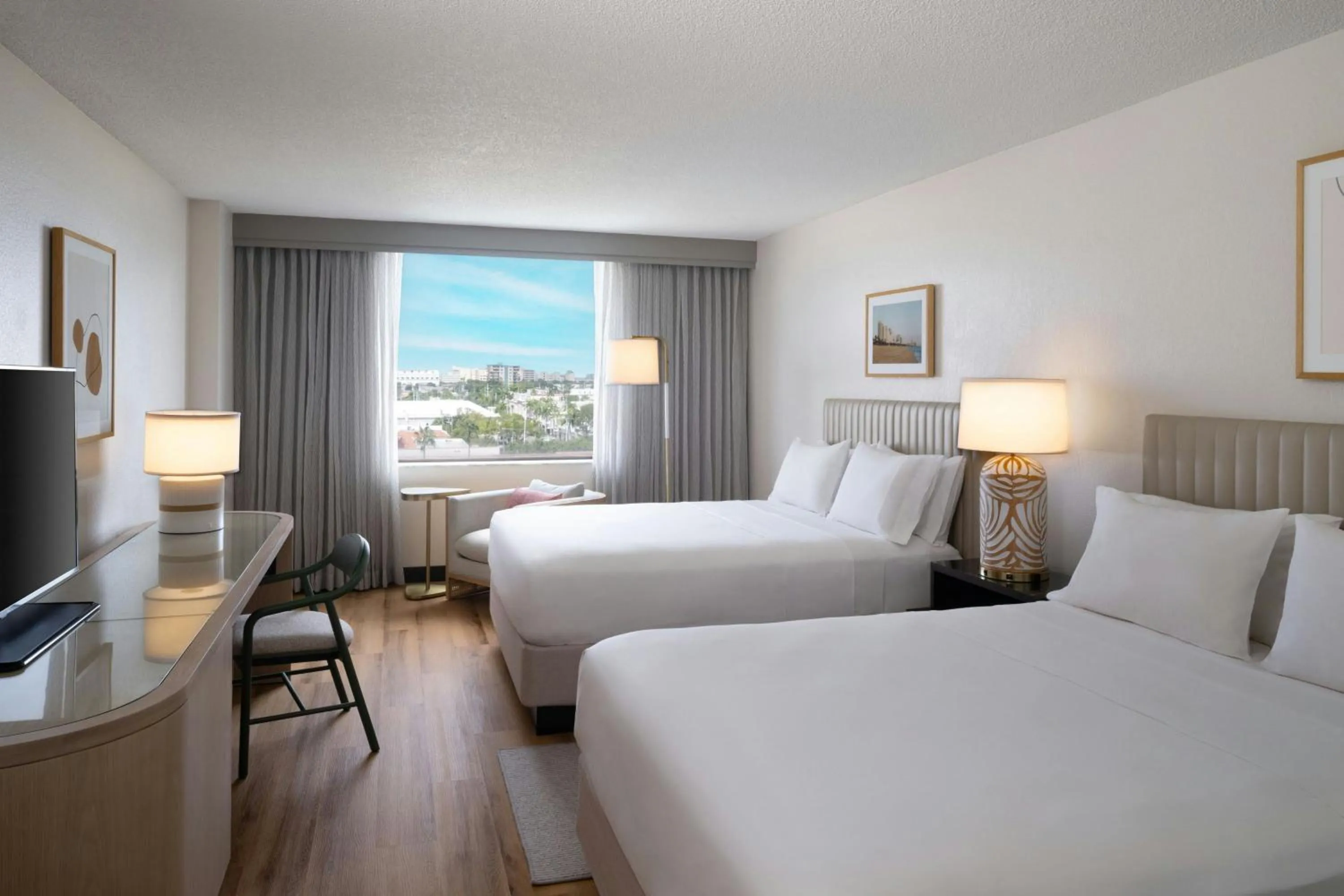 Photo of the whole room, Bed in Renaissance Fort Lauderdale Cruise Port Hotel