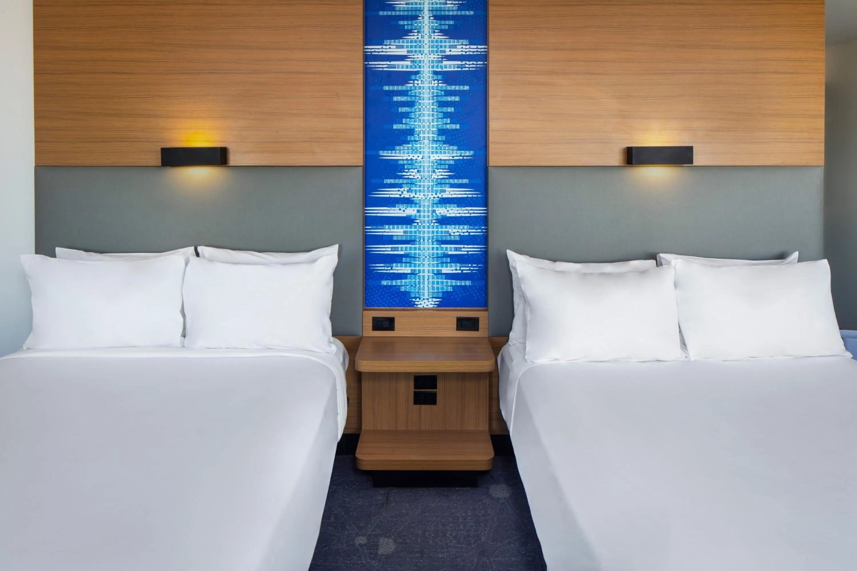 Photo of the whole room, Bed in Aloft Tempe