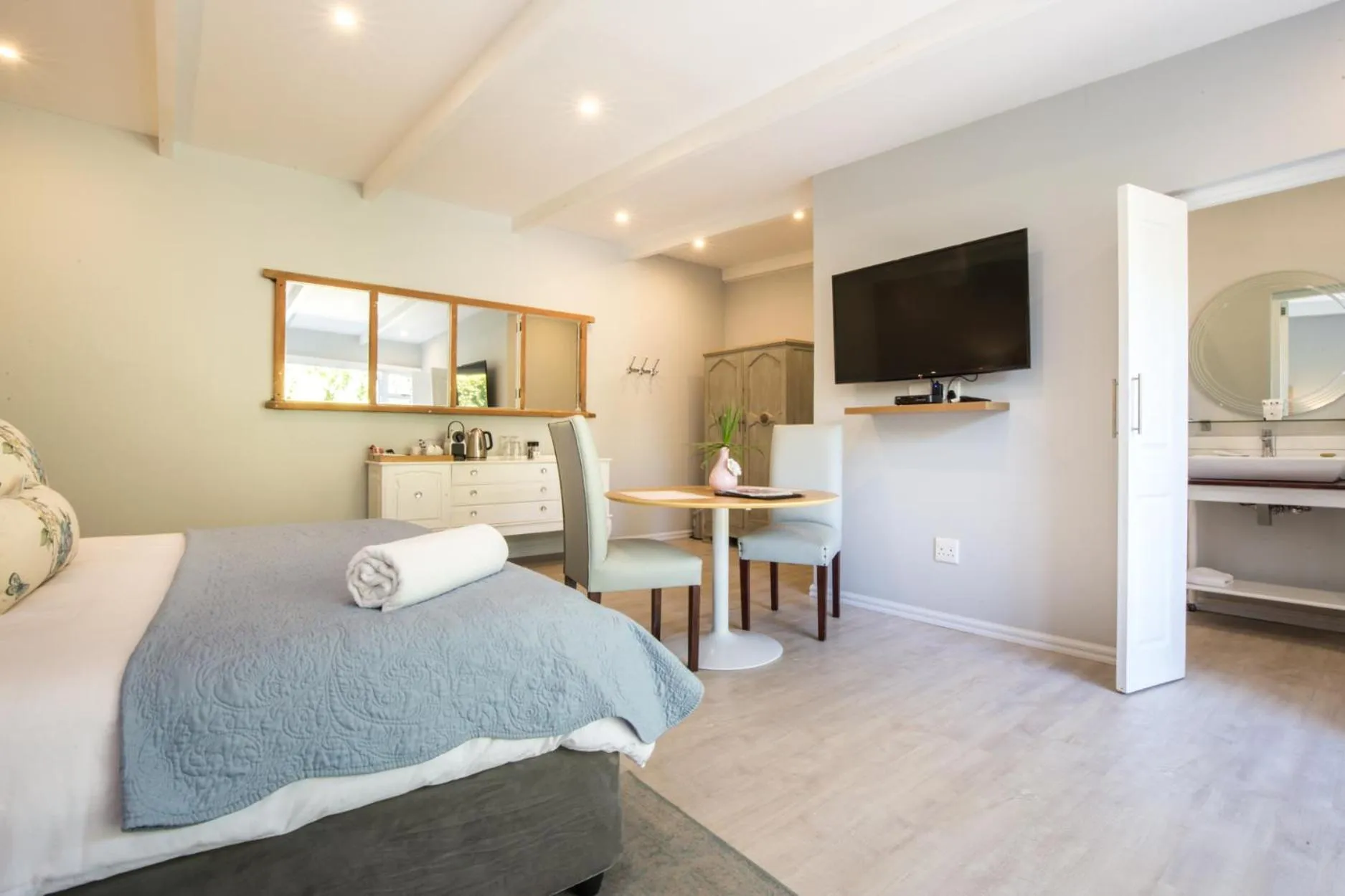 Photo of the whole room in The Bentley Westville