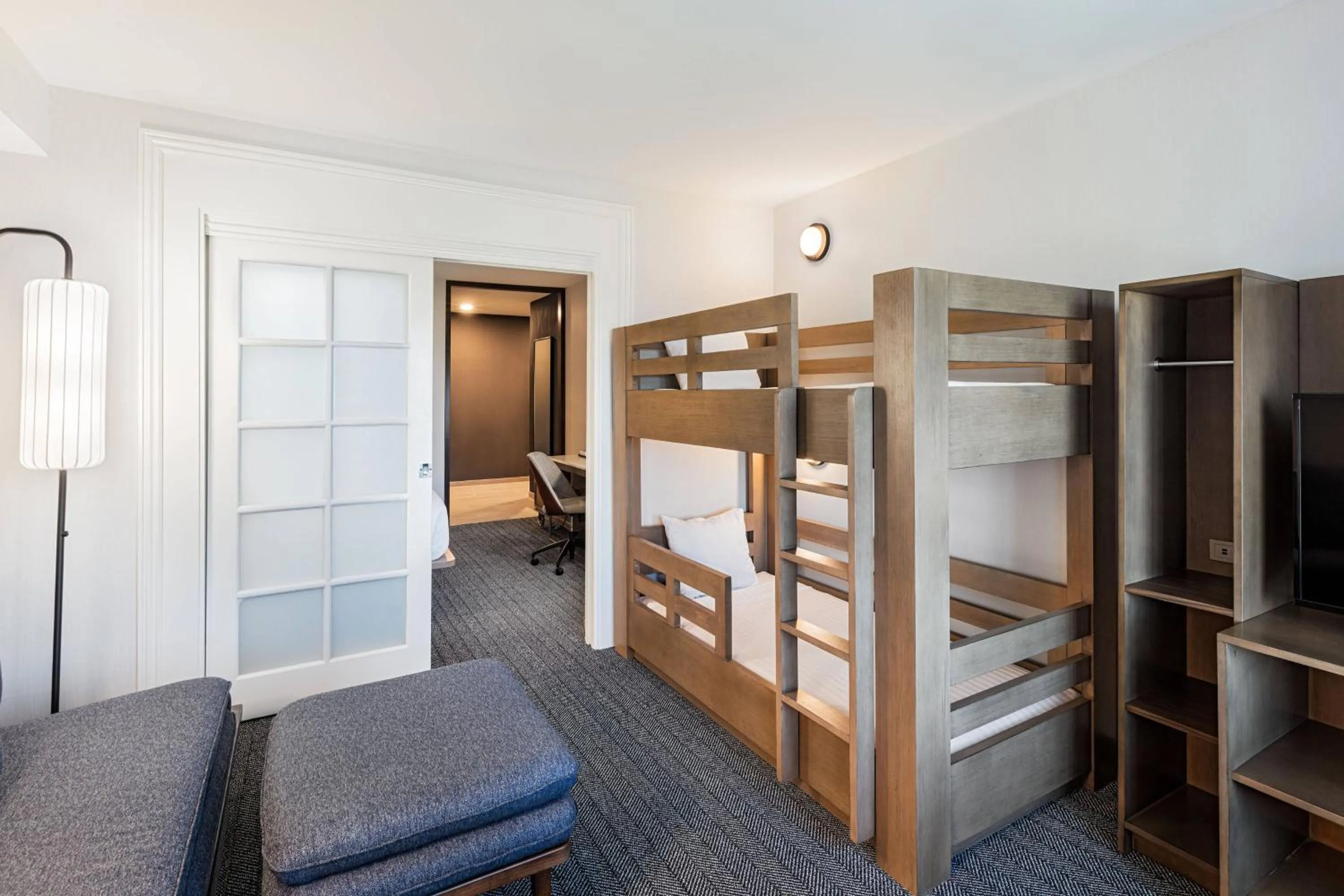 Living room, Bed in Courtyard by Marriott Anaheim Resort/Convention Center