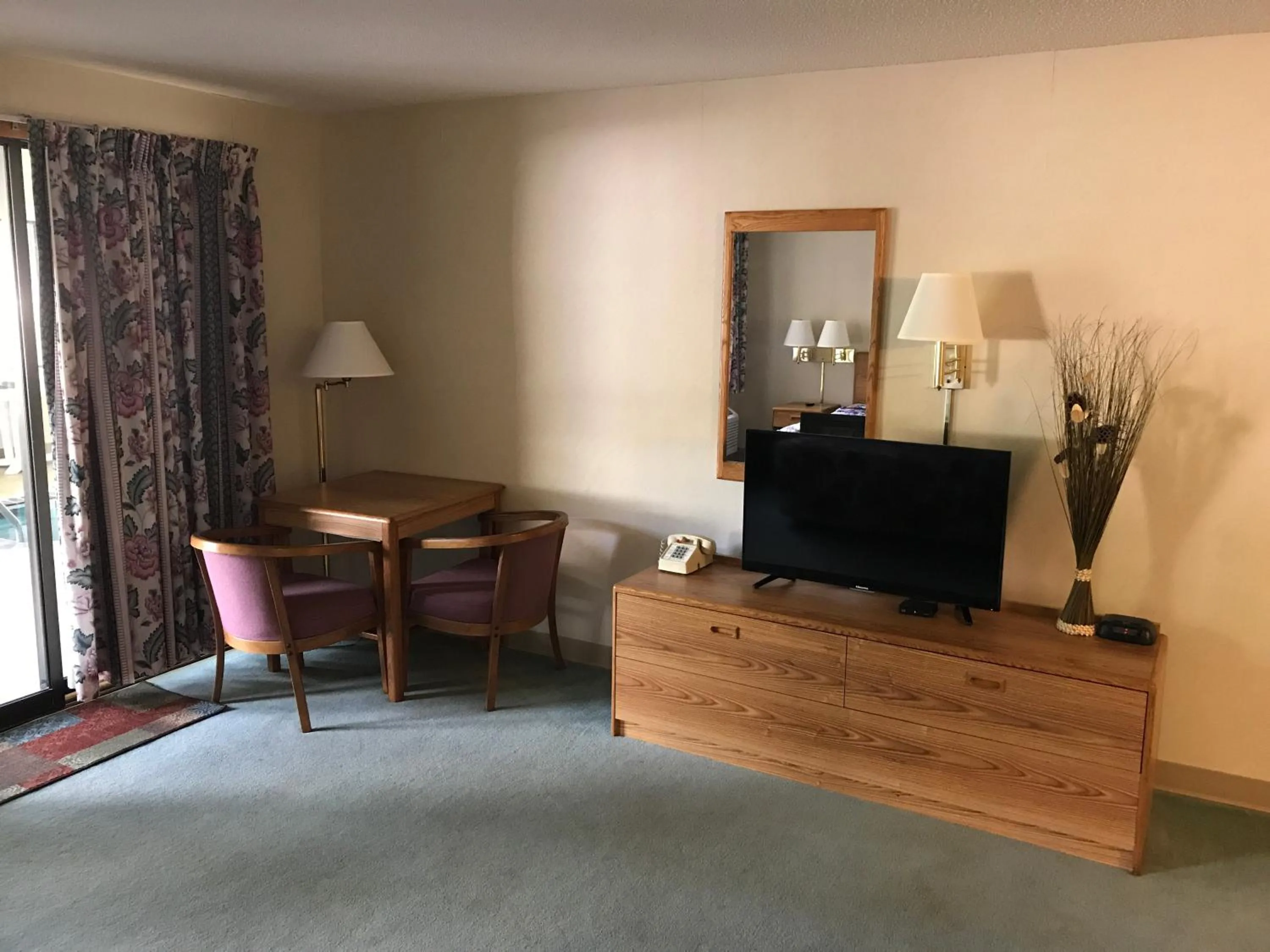 Econo Lodge Inn & Suites Oconto