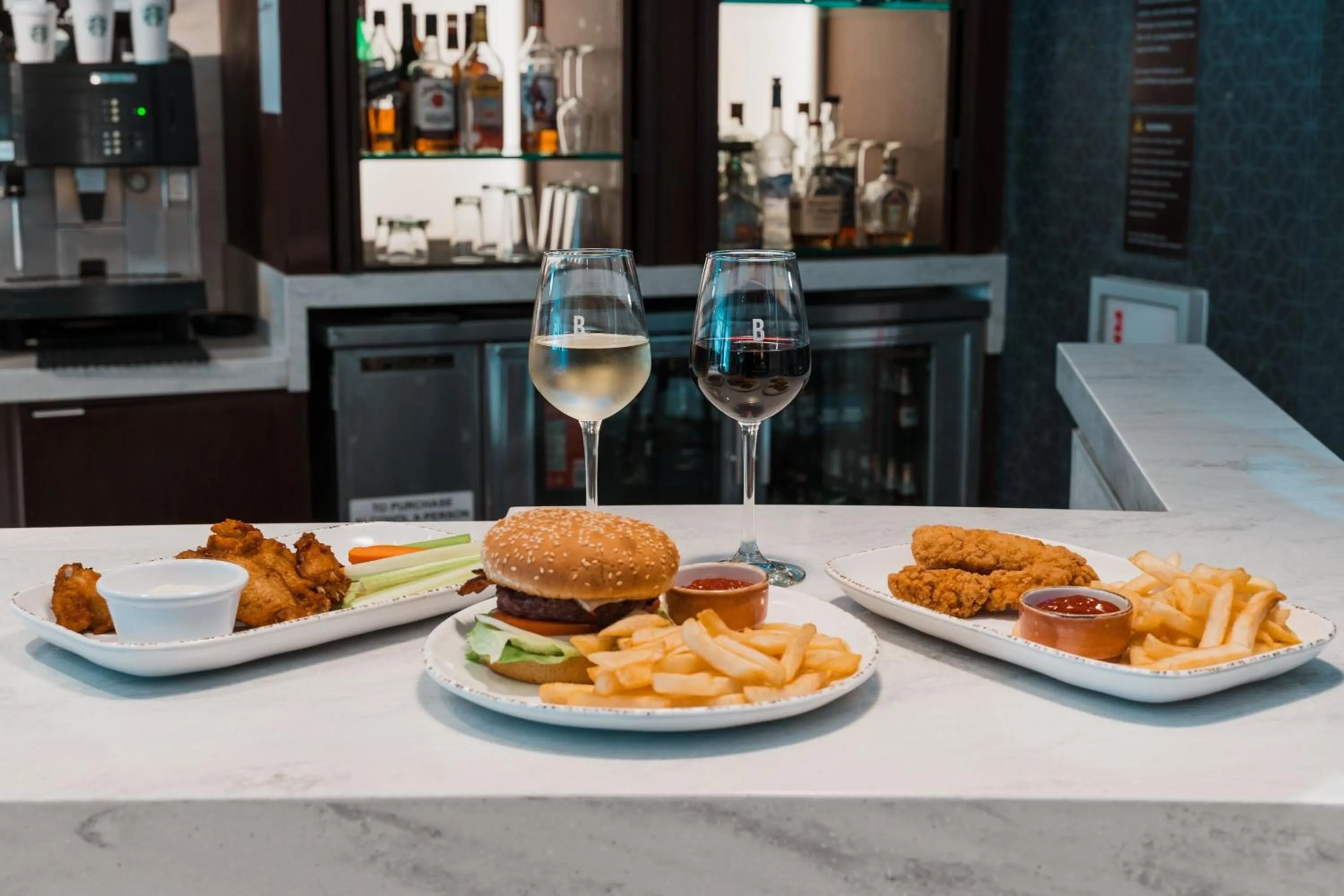 Restaurant/places to eat in Courtyard by Marriott Los Angeles LAX / Century Boulevard