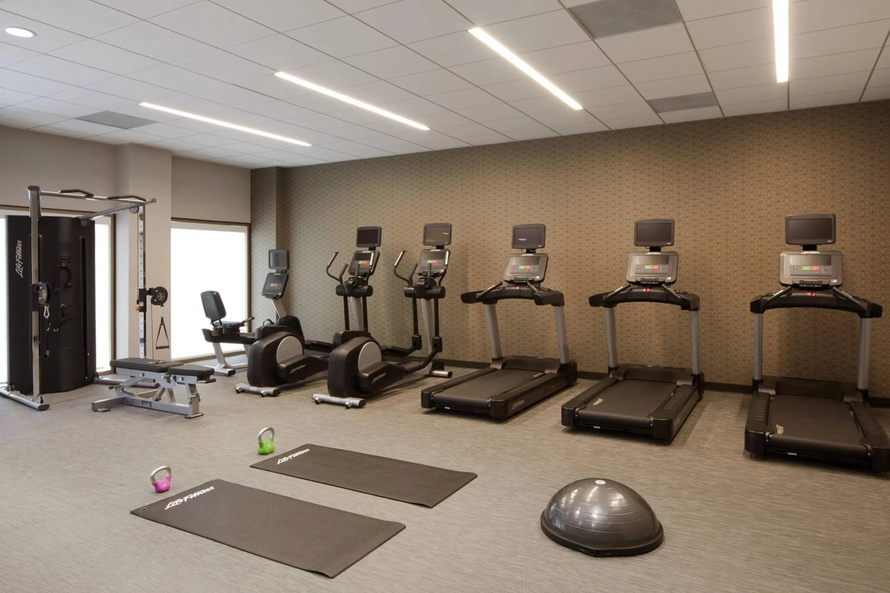 Fitness centre/facilities in Courtyard by Marriott Los Angeles LAX / Century Boulevard