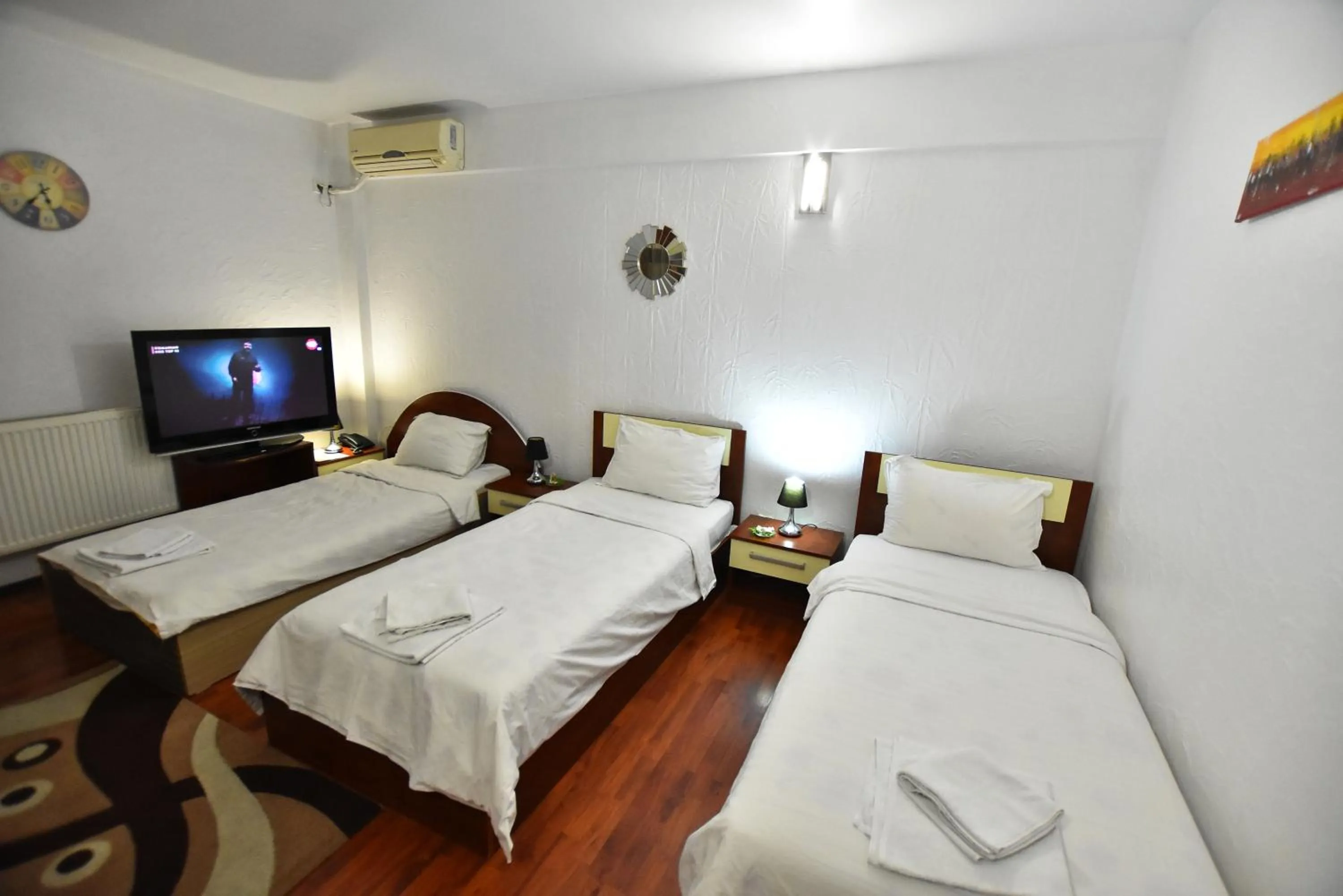 Photo of the whole room, Bed in Hotel Euphoria